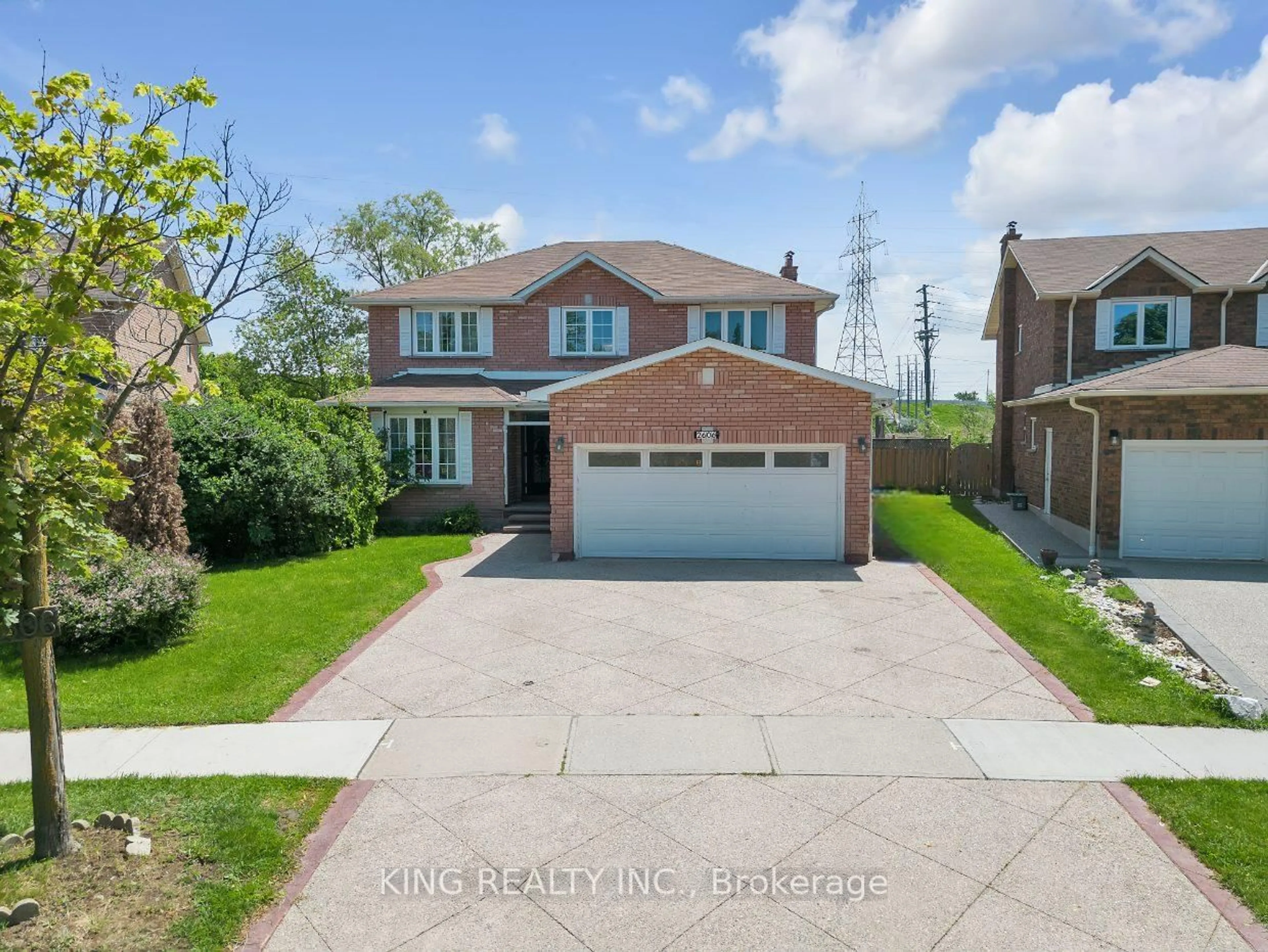 A pic from outside/outdoor area/front of a property/back of a property/a pic from drone, street for 2606 Ambercroft Tr, Mississauga Ontario L5M 4K3