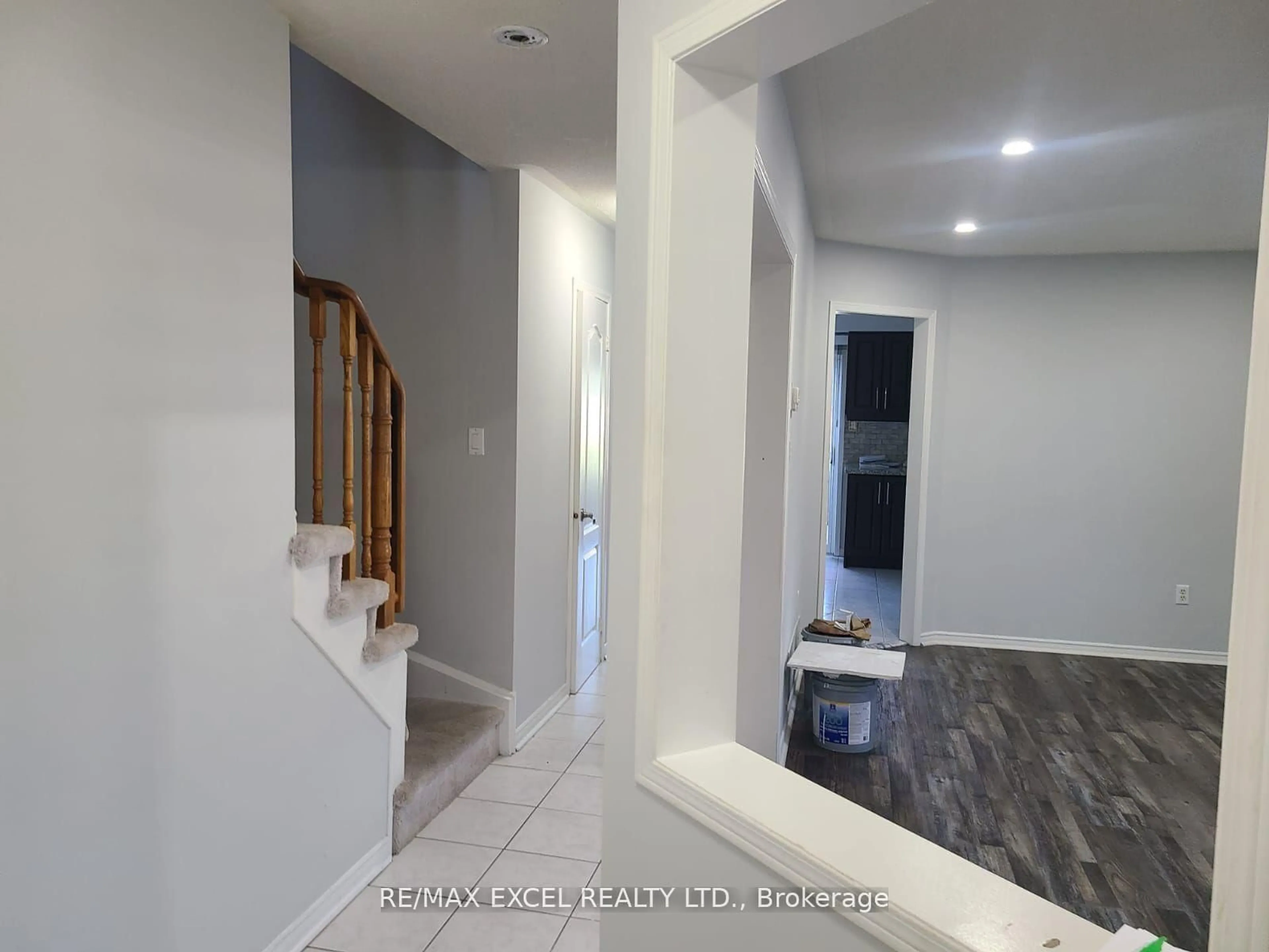 Indoor entryway for 95 Bunchberry Way, Brampton Ontario L6R 2E8