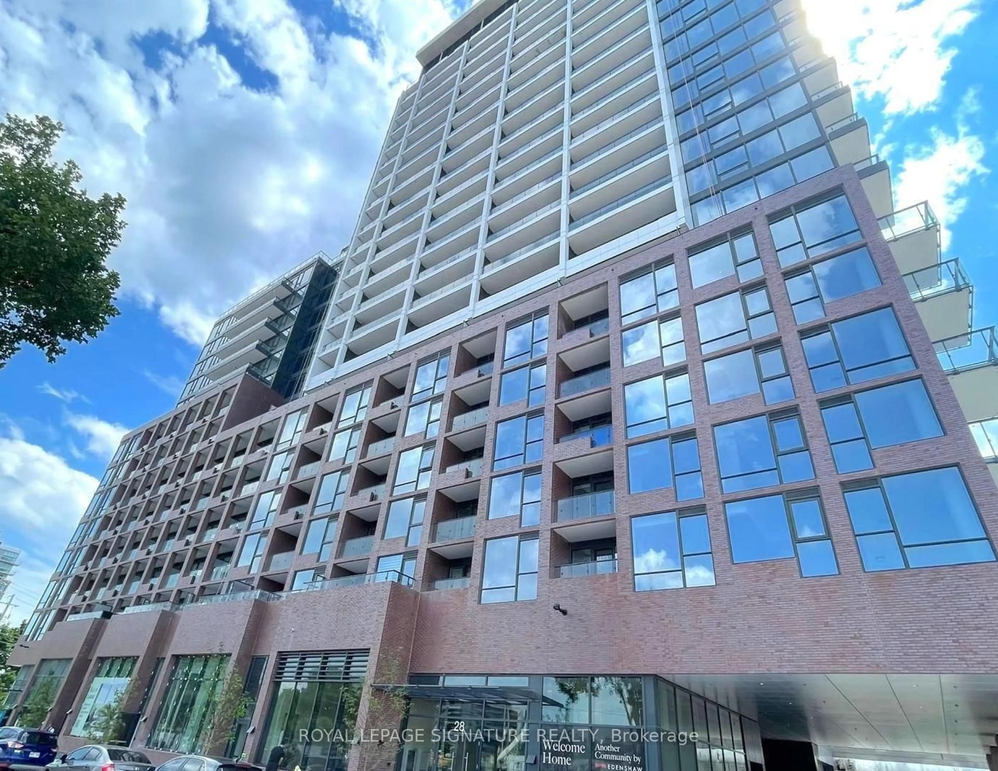 Indoor foyer for 28 Ann St #1803, Mississauga Ontario L5G 0E1