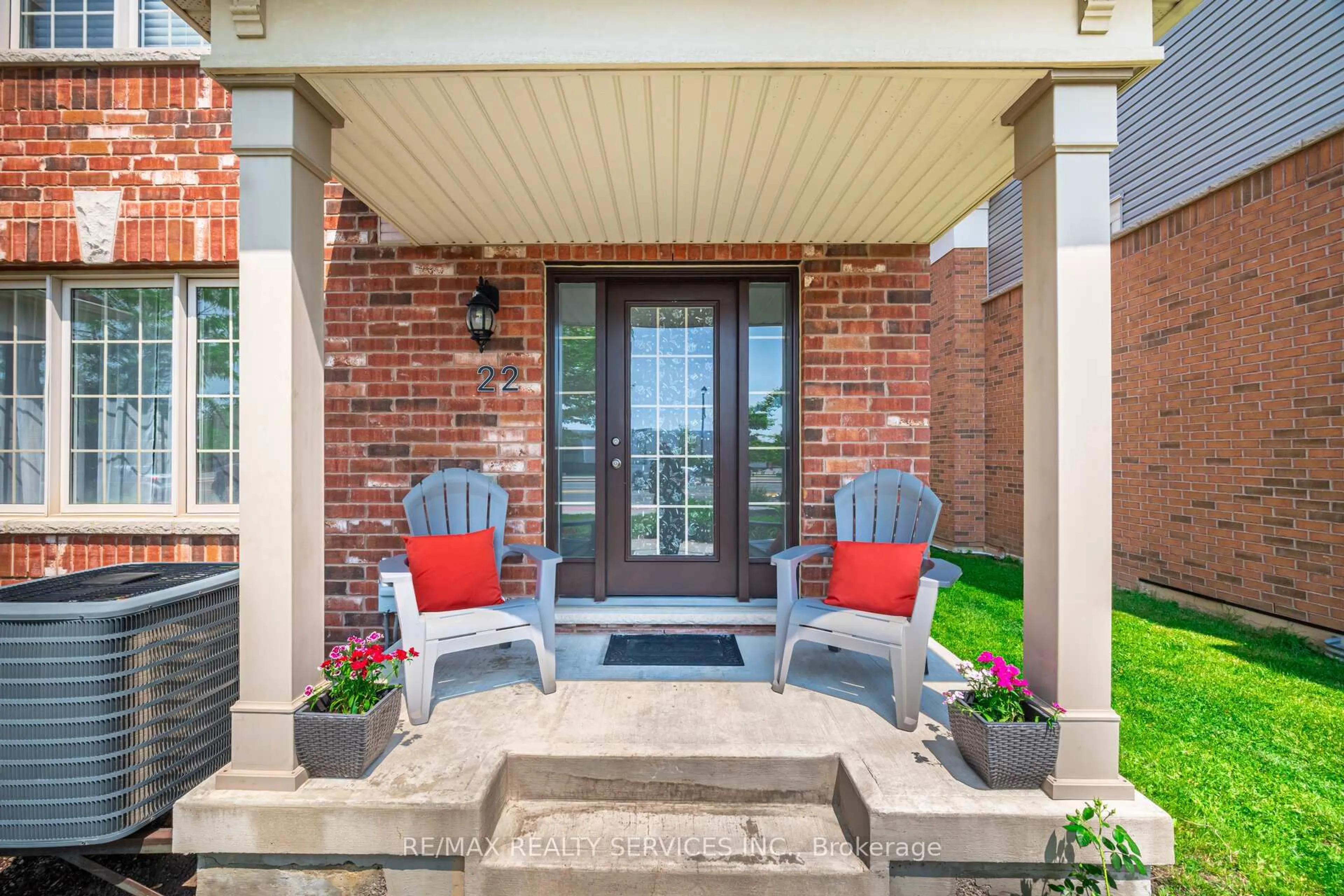 Indoor entryway for 22 McDevitt Lane, Caledon Ontario L7C 3S2