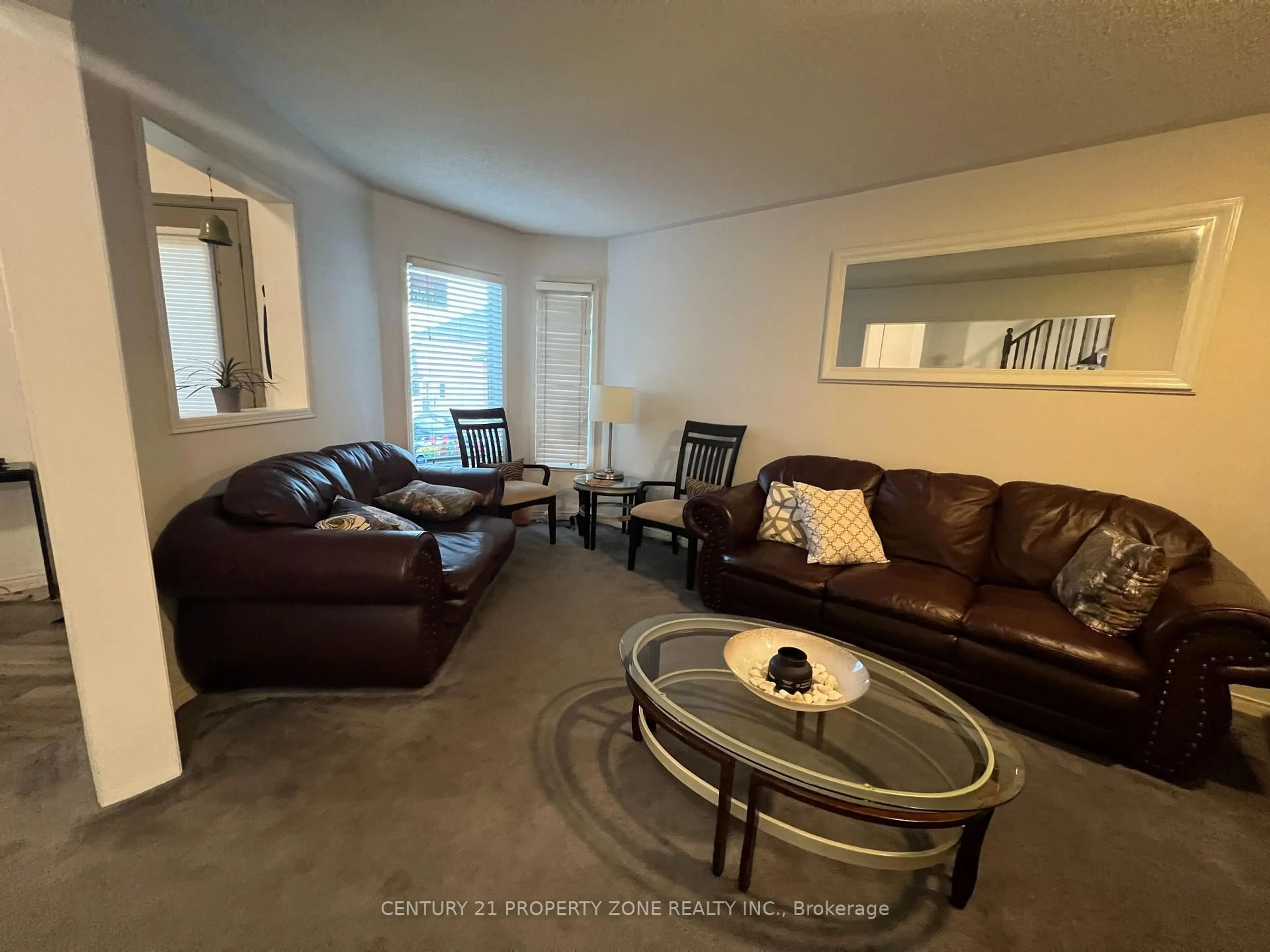 Living room with furniture, unknown for 3242 Tortola Crt, Mississauga Ontario L5N 7C4