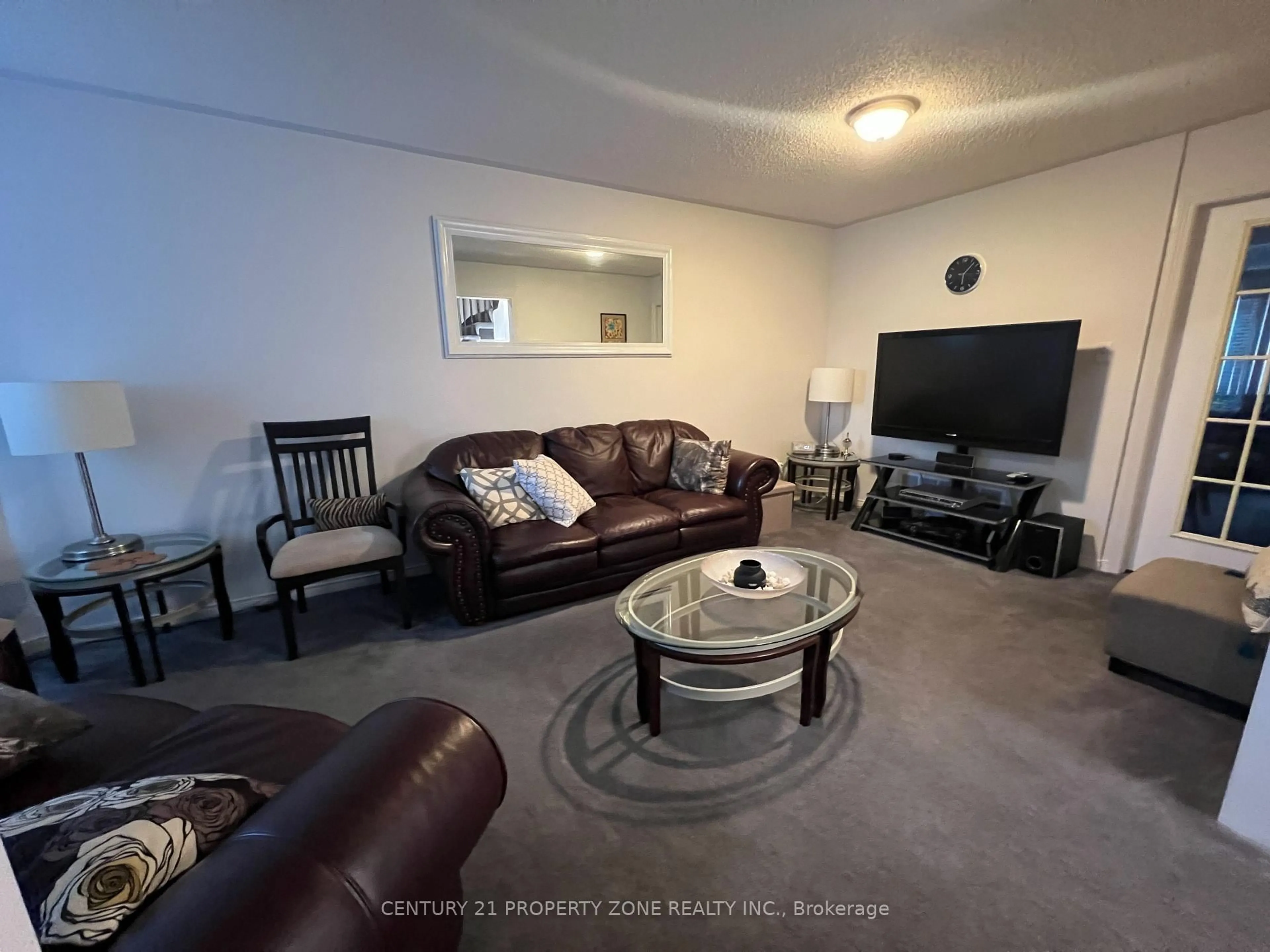 Living room with furniture, unknown for 3242 Tortola Crt, Mississauga Ontario L5N 7C4