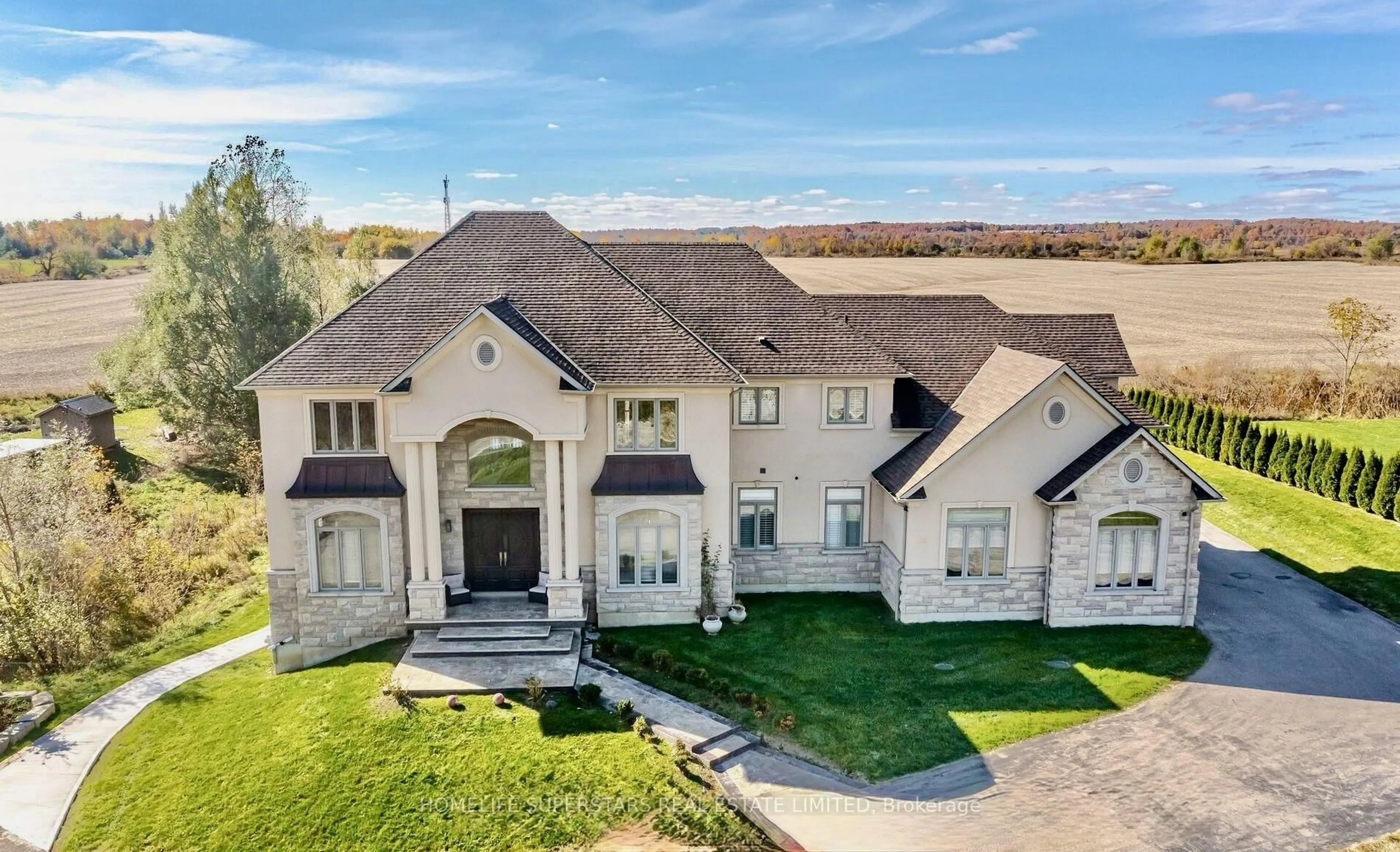 A pic from outside/outdoor area/front of a property/back of a property/a pic from drone, unknown for 162 Confederation St, Halton Hills Ontario L7G 4S8