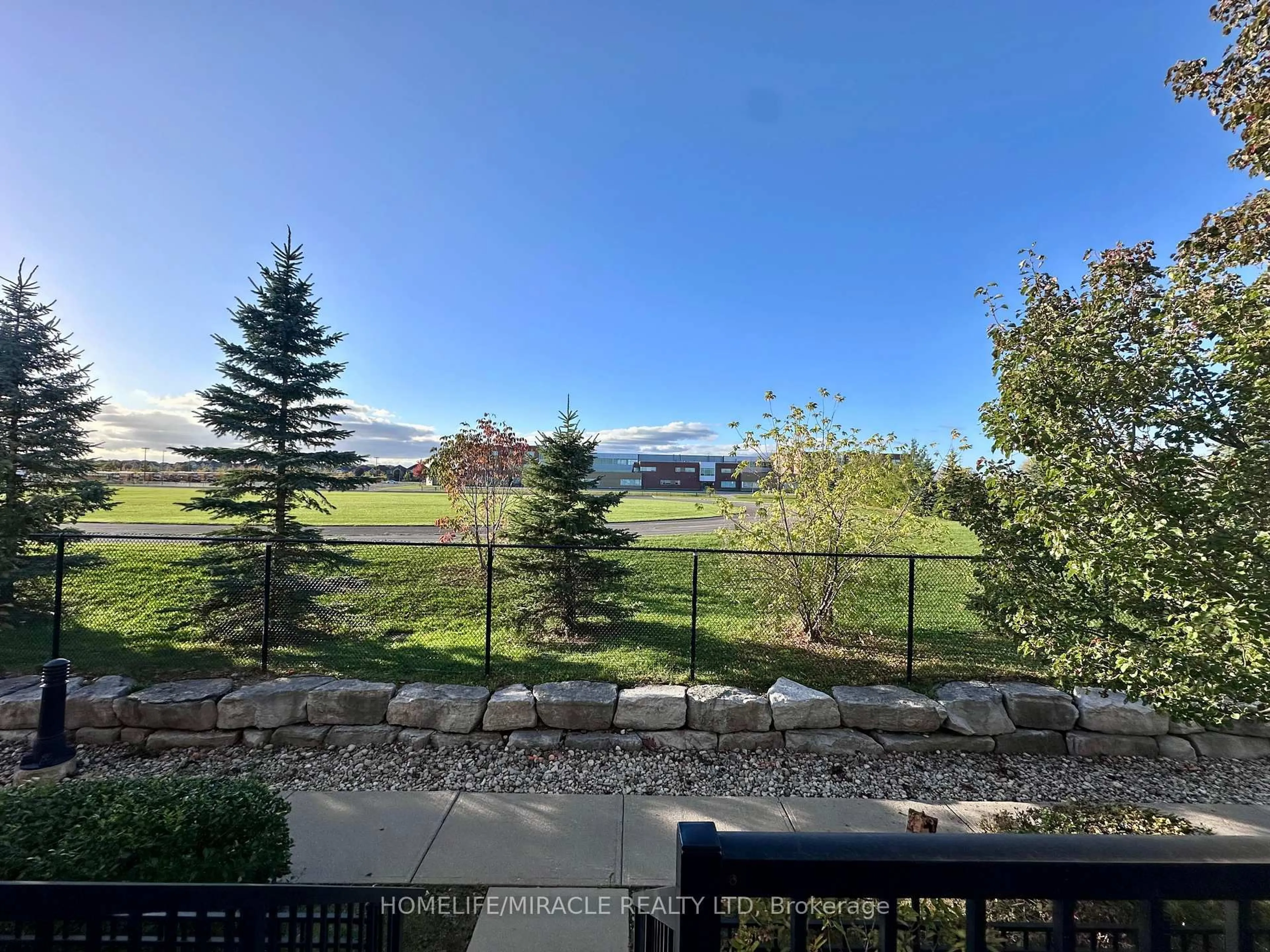 A pic from outside/outdoor area/front of a property/back of a property/a pic from drone, water/lake/river/ocean view for 60 Fairwood Circ #25, Brampton Ontario L6R 0Y6
