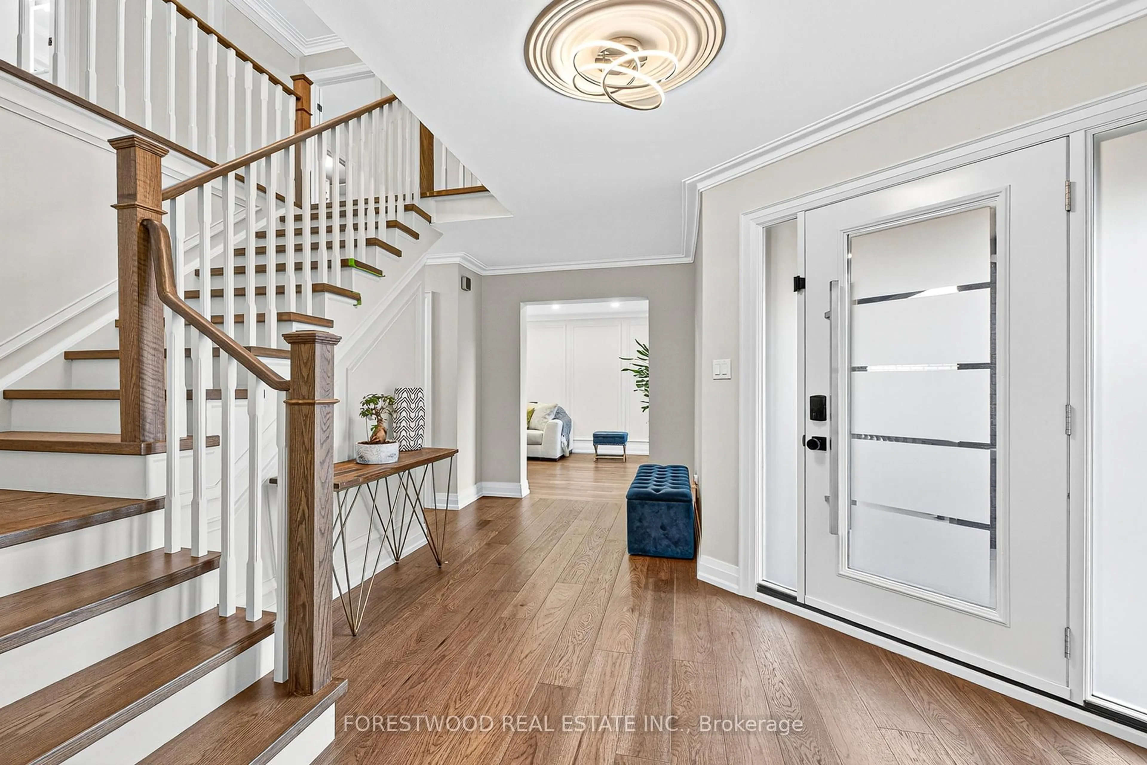 Indoor entryway for 4295 Garnetwood Chse, Mississauga Ontario L4W 2H1
