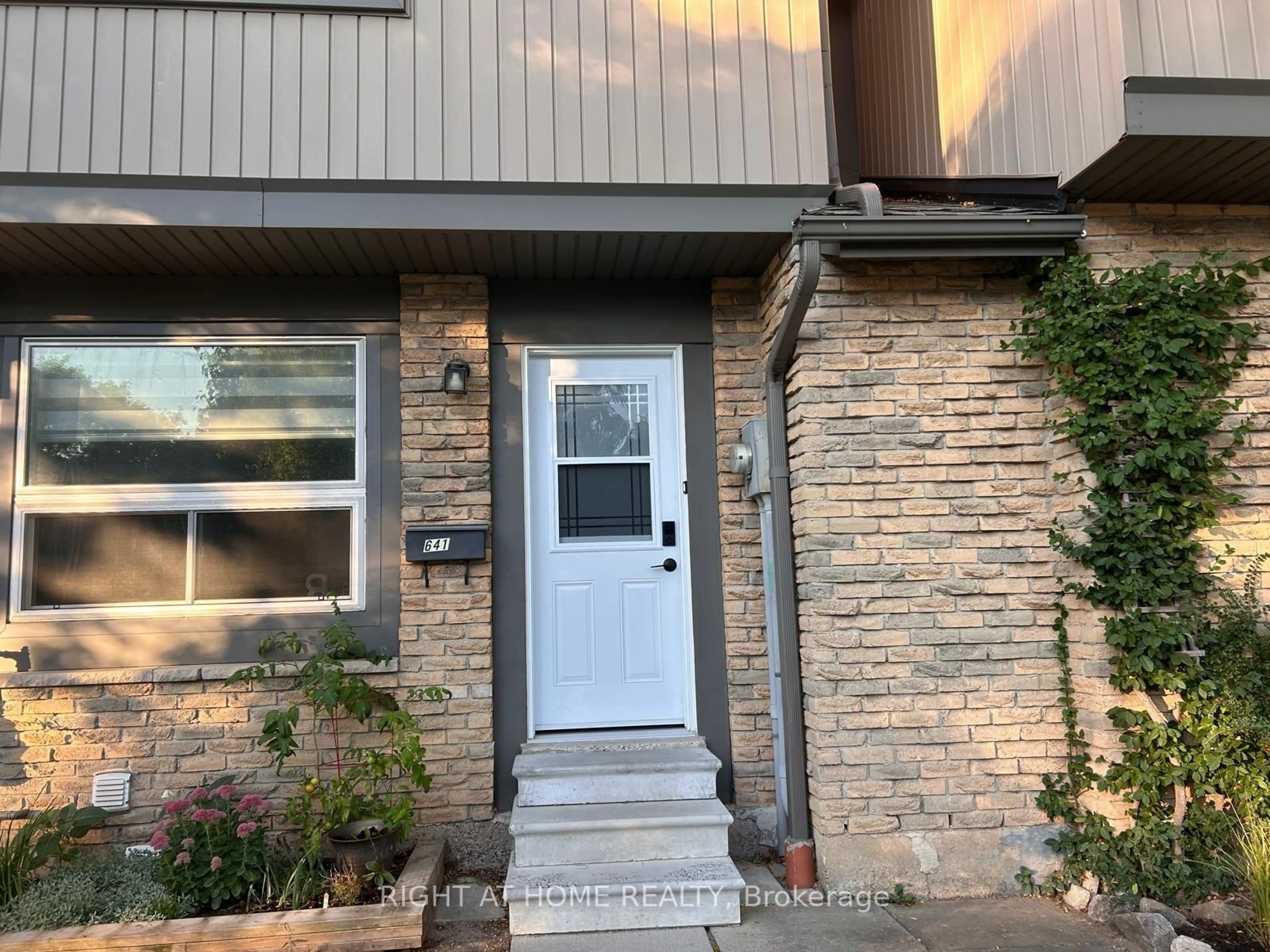 Unknown for 641 Woodward Ave, Milton Ontario L9T 3K4