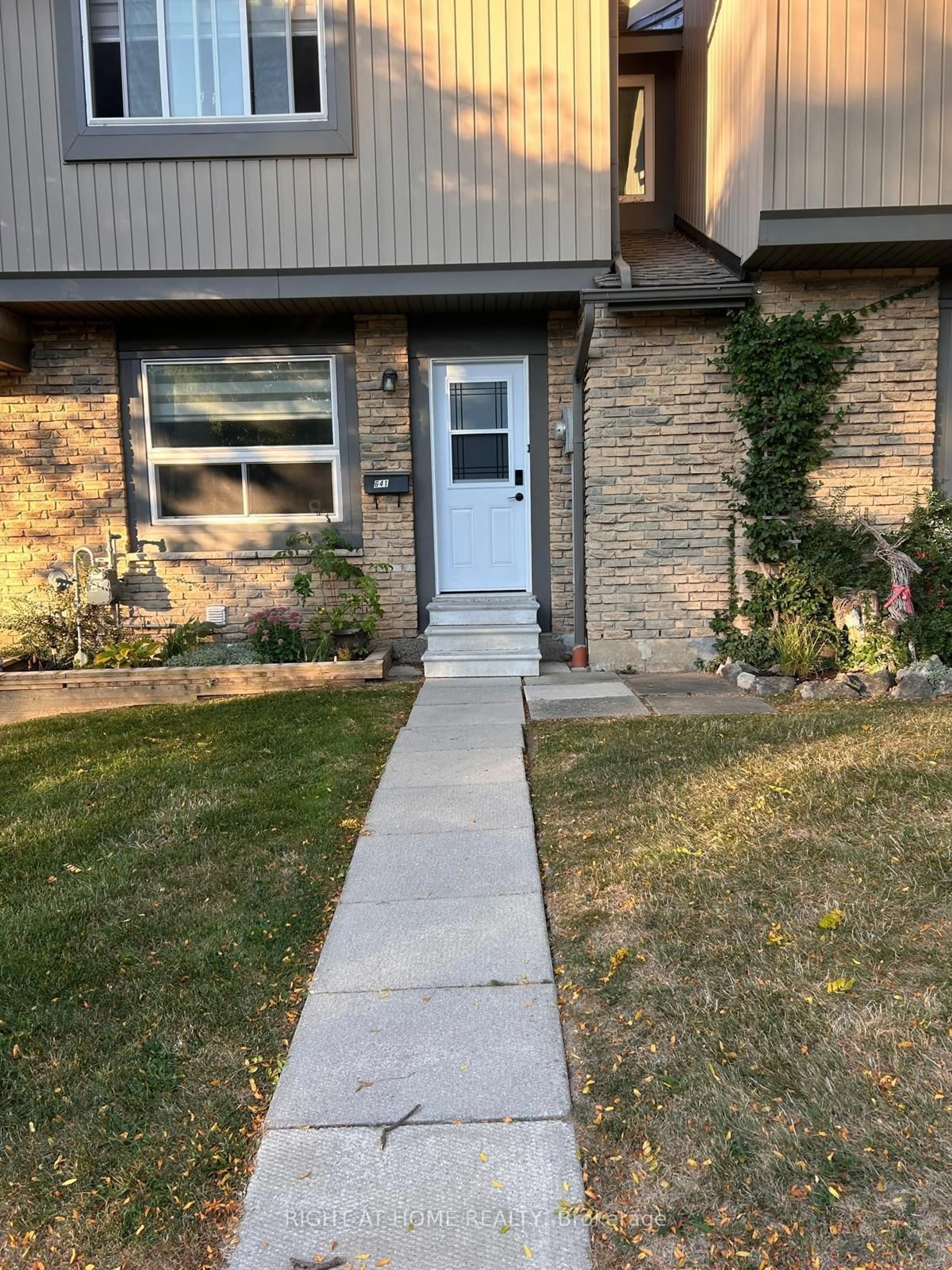 Unknown for 641 Woodward Ave, Milton Ontario L9T 3K4