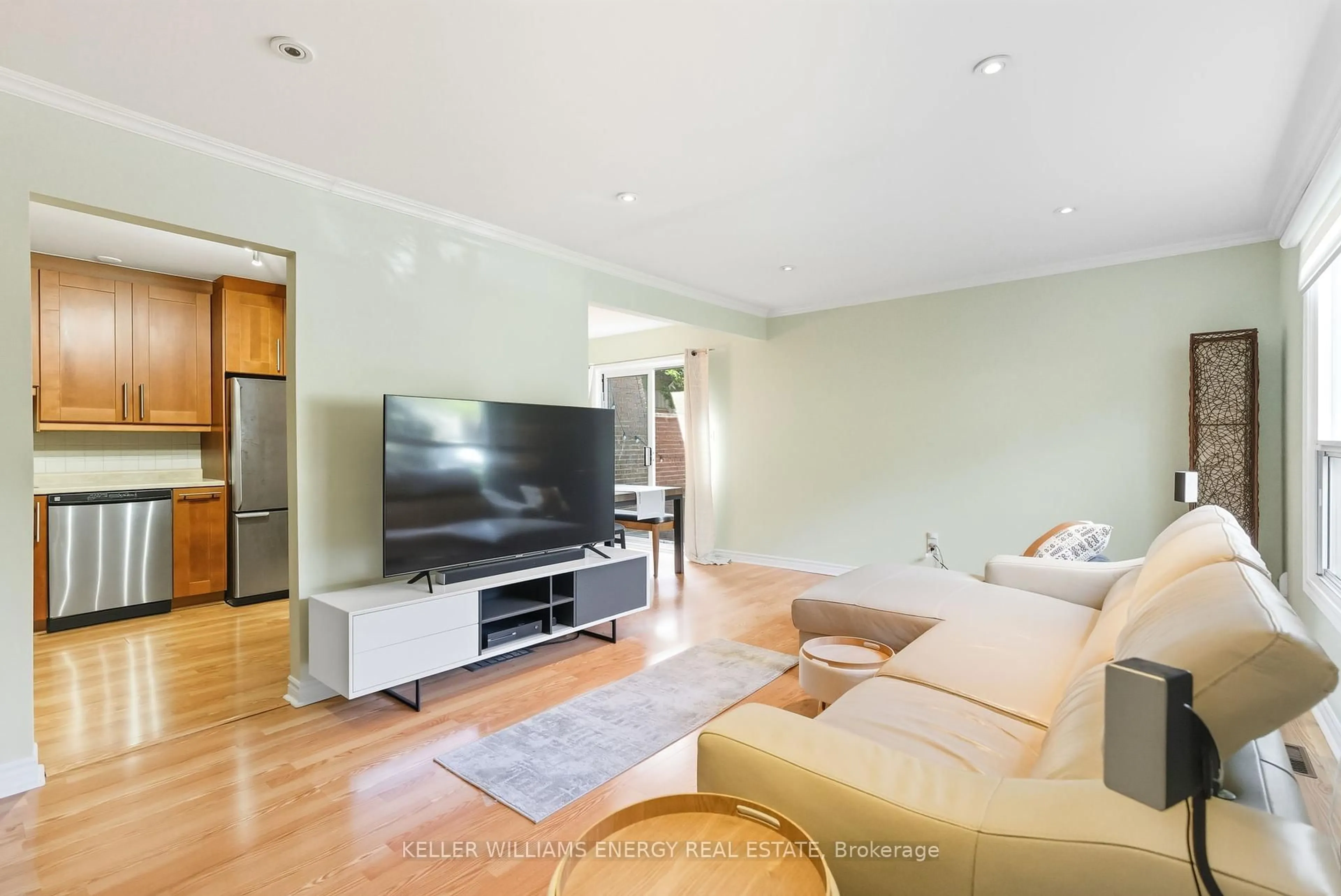 Living room with furniture, unknown for 693 Francis Rd #4, Burlington Ontario L7T 3X6