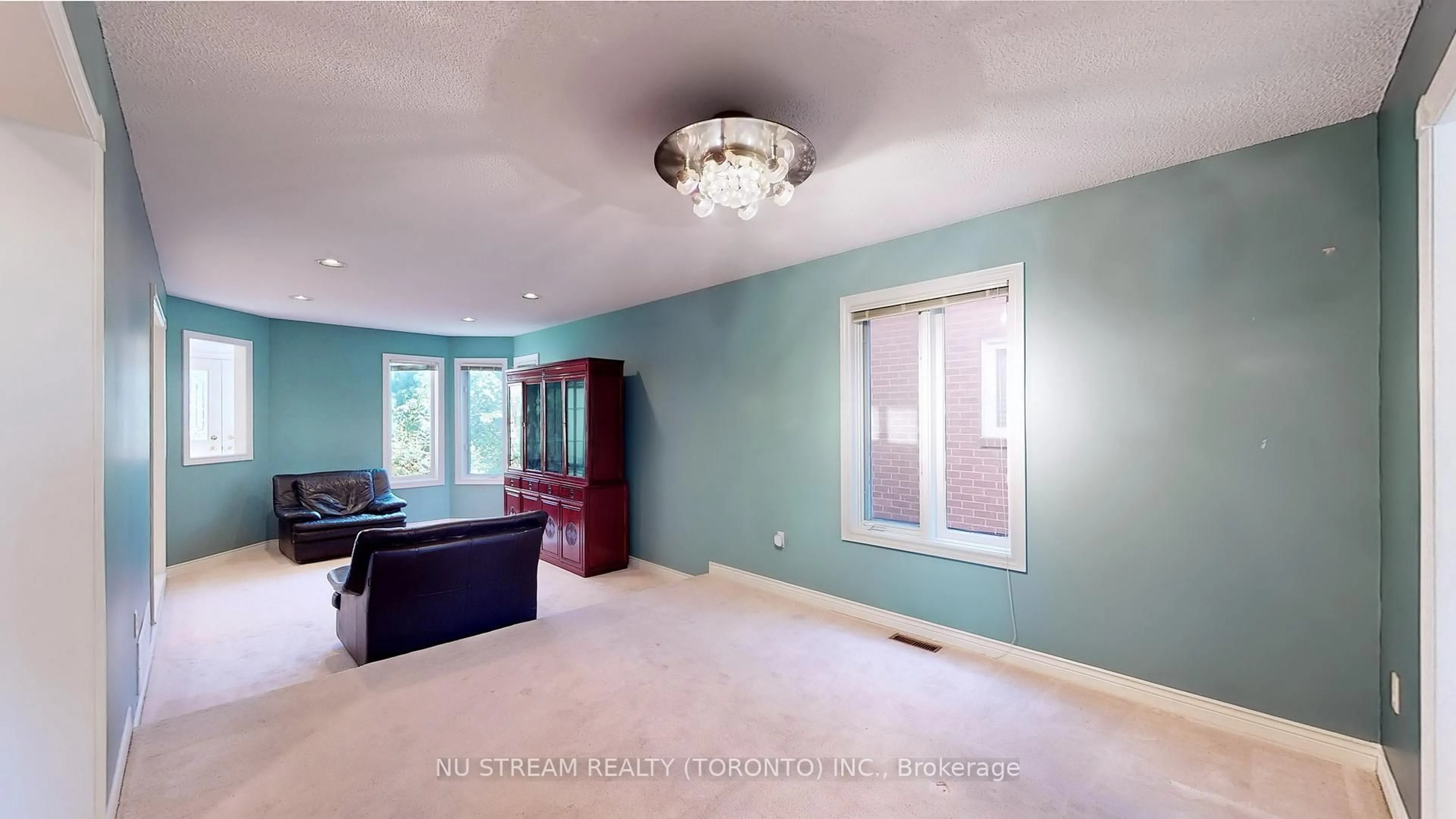 A pic of a room for 1337 Daniel Creek Rd, Mississauga Ontario L5V 1V3