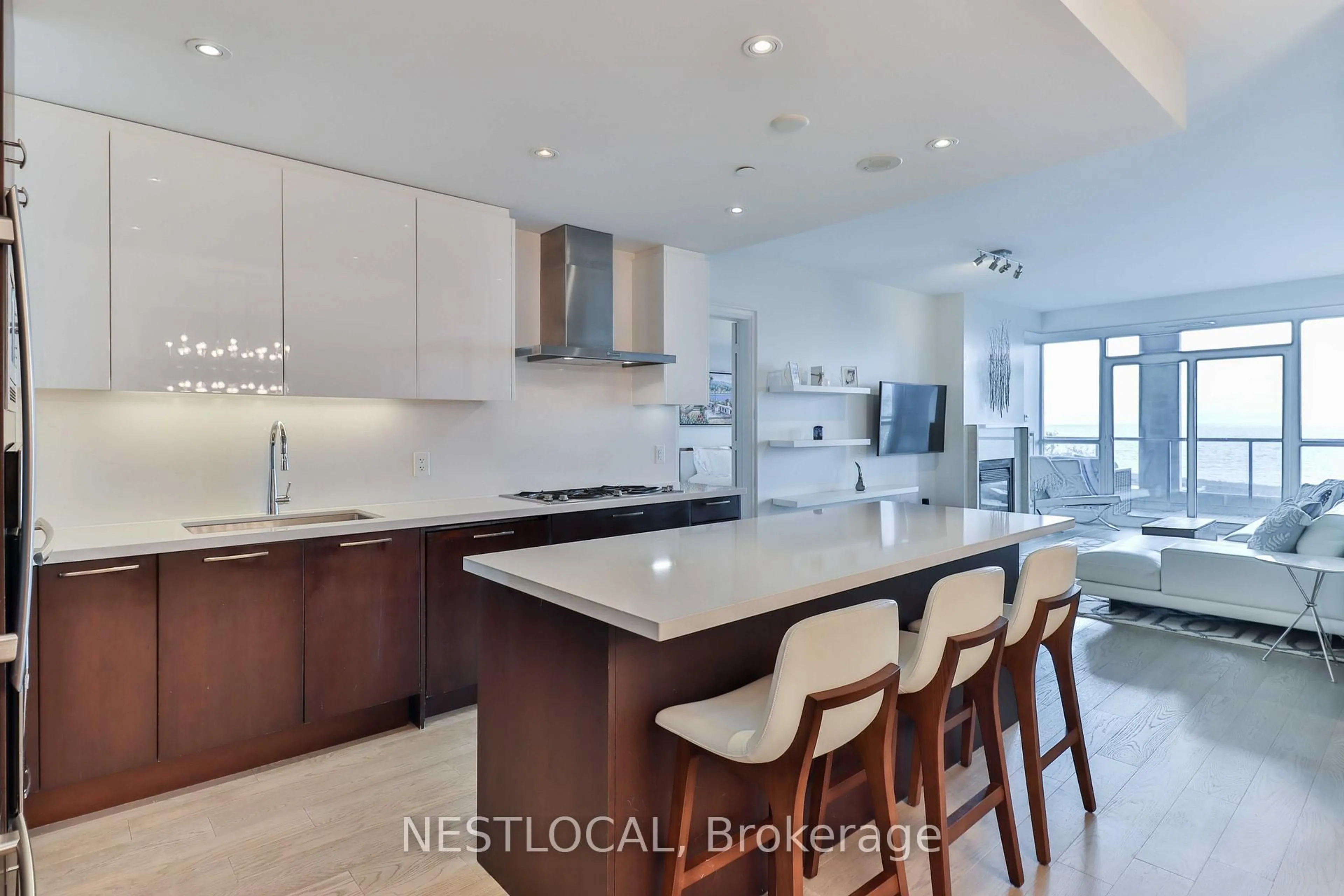 Open concept kitchen, ceramic/tile floor for 11 Bronte Rd #511, Oakville Ontario L6L 0E1