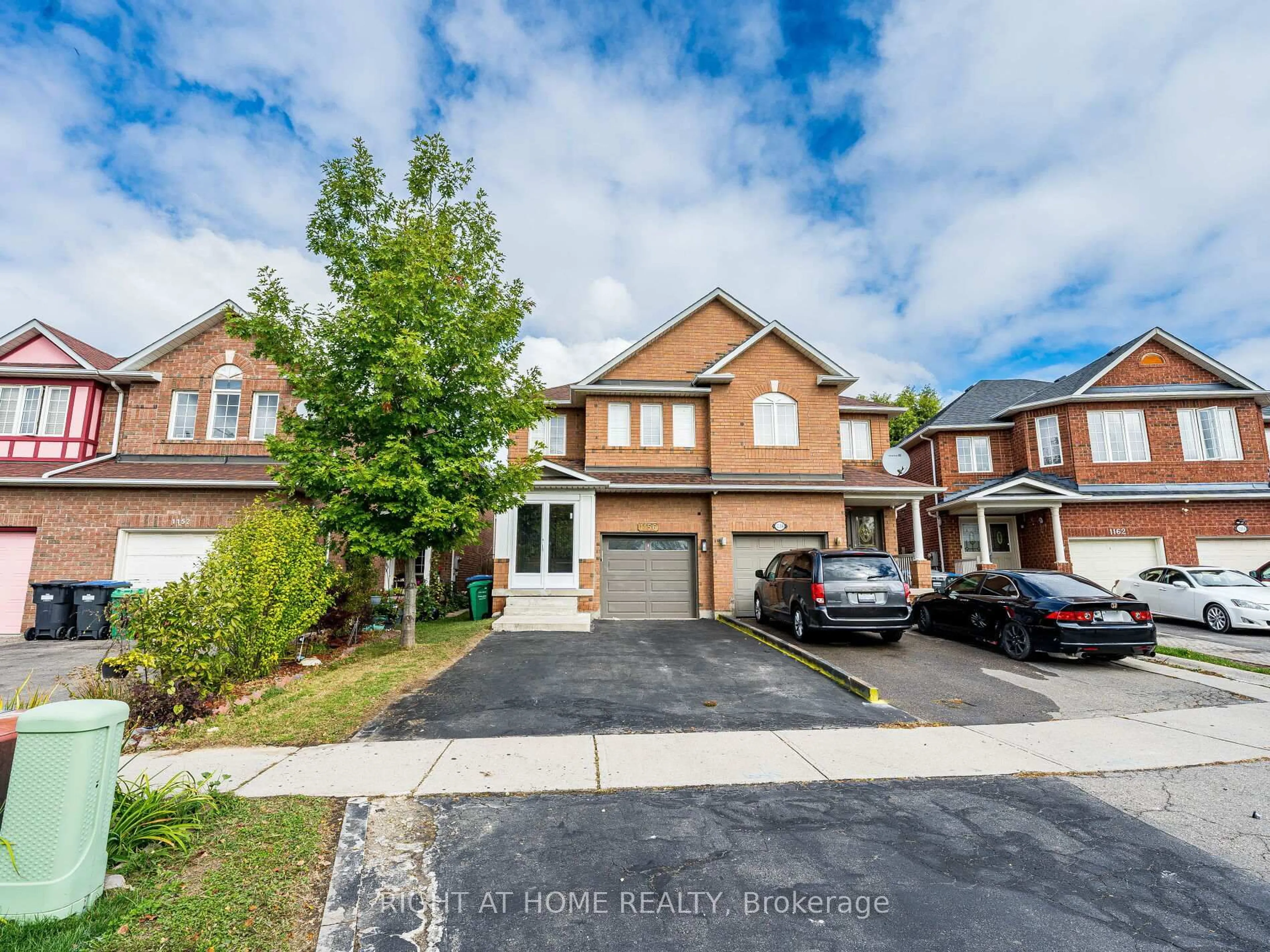A pic from outside/outdoor area/front of a property/back of a property/a pic from drone, street for 1156 PRESTONWOOD Cres, Mississauga Ontario L5V 2V3