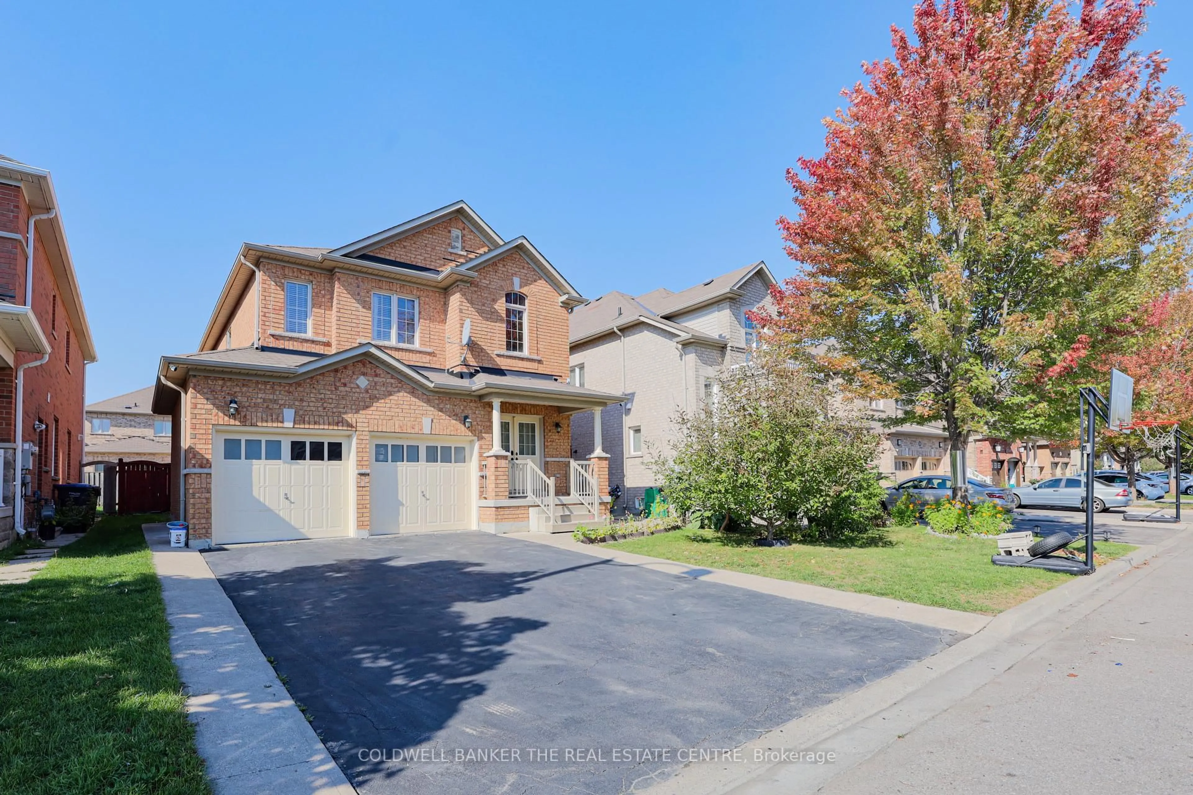 A pic from outside/outdoor area/front of a property/back of a property/a pic from drone, street for 24 Mellowood Ave, Brampton Ontario L6P 2P2