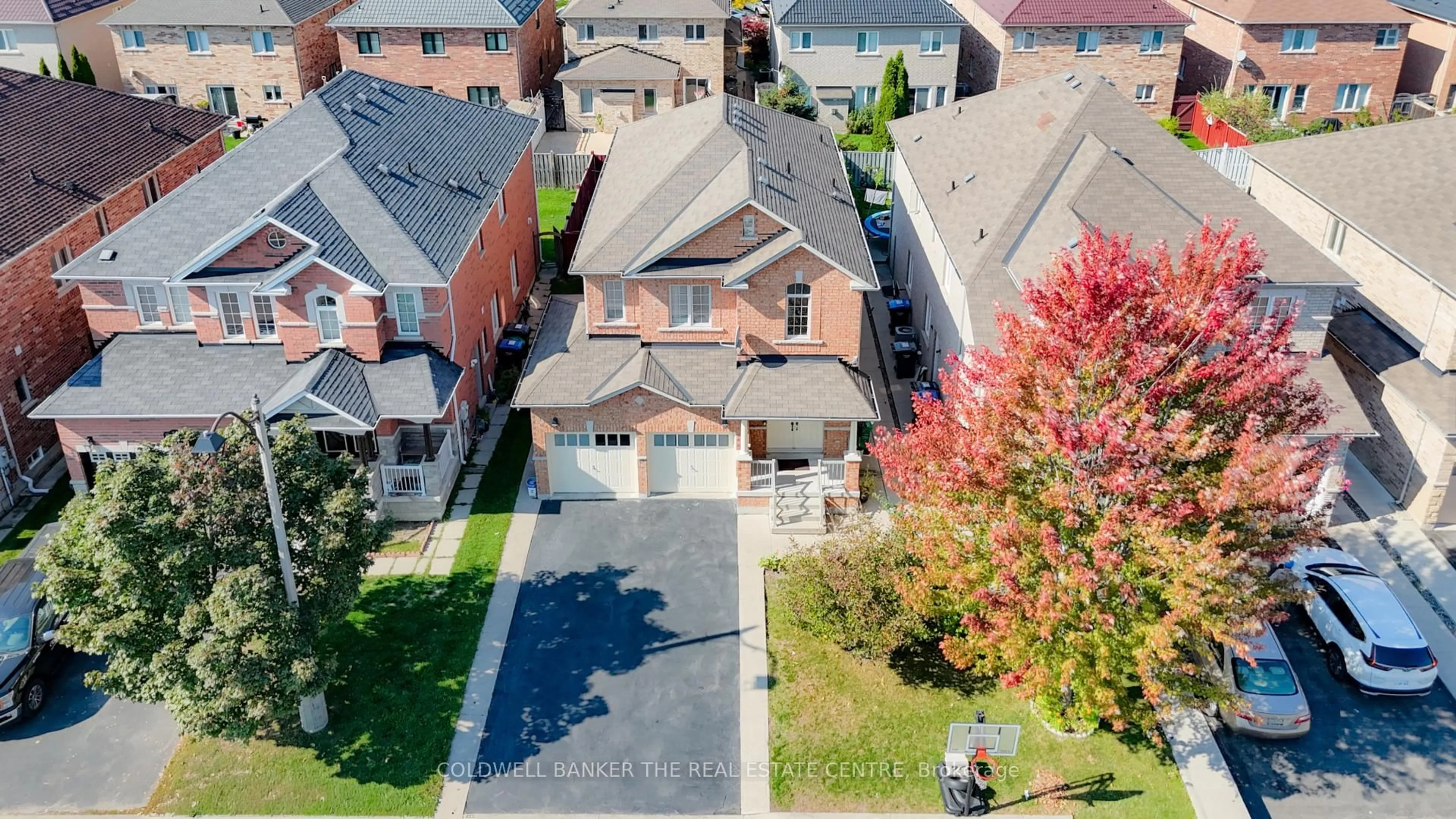 A pic from outside/outdoor area/front of a property/back of a property/a pic from drone, street for 24 Mellowood Ave, Brampton Ontario L6P 2P2