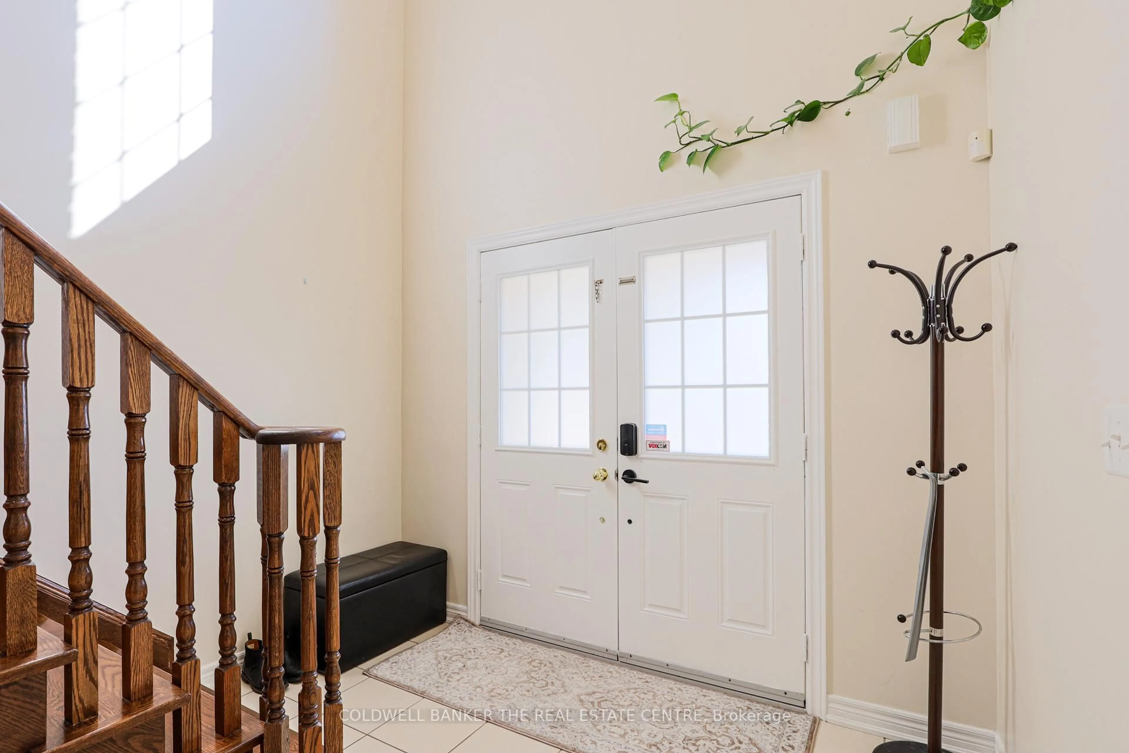 Indoor entryway for 24 Mellowood Ave, Brampton Ontario L6P 2P2