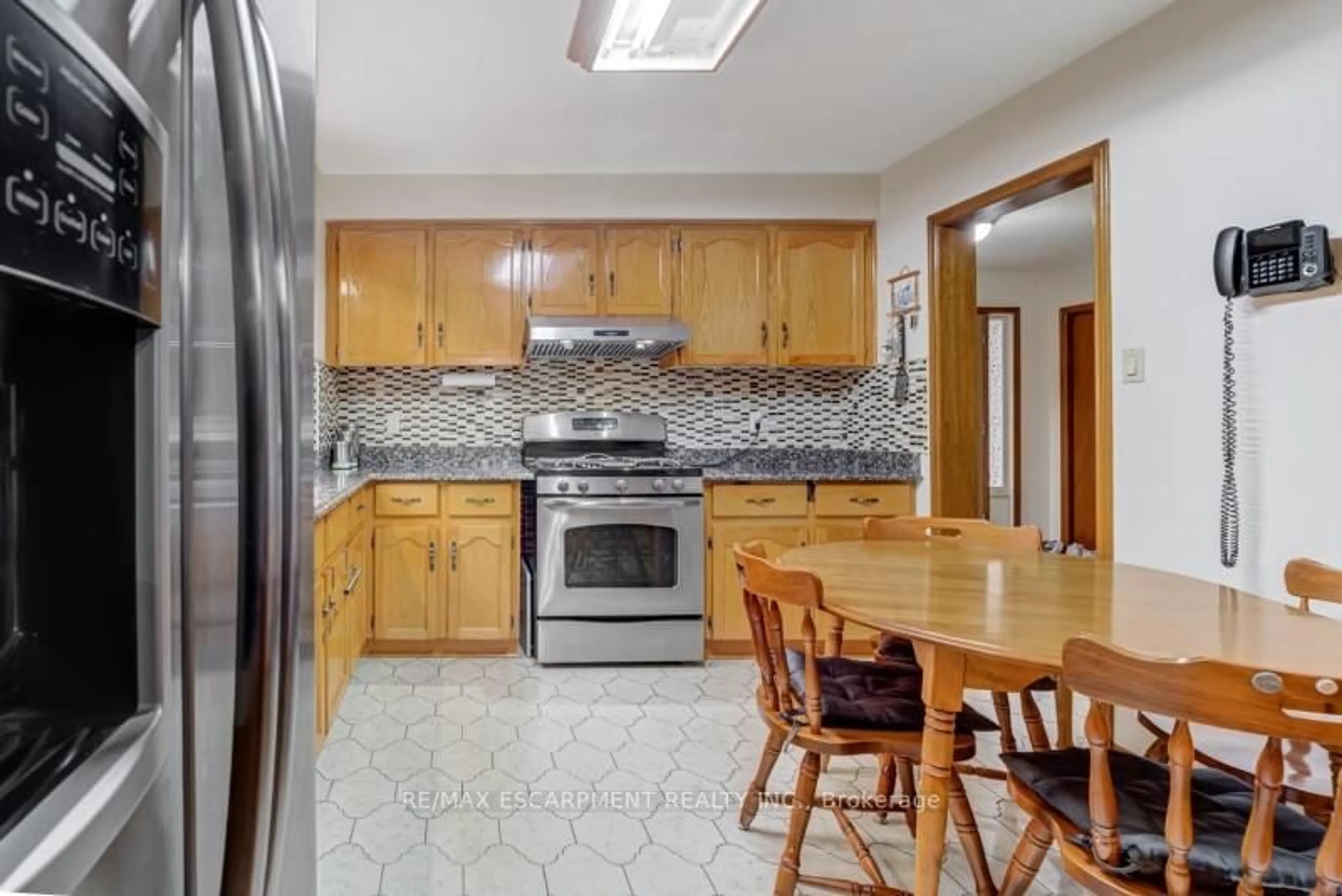 Standard kitchen, ceramic/tile floor for 94 Bremen Lane, Mississauga Ontario L5M 2N5