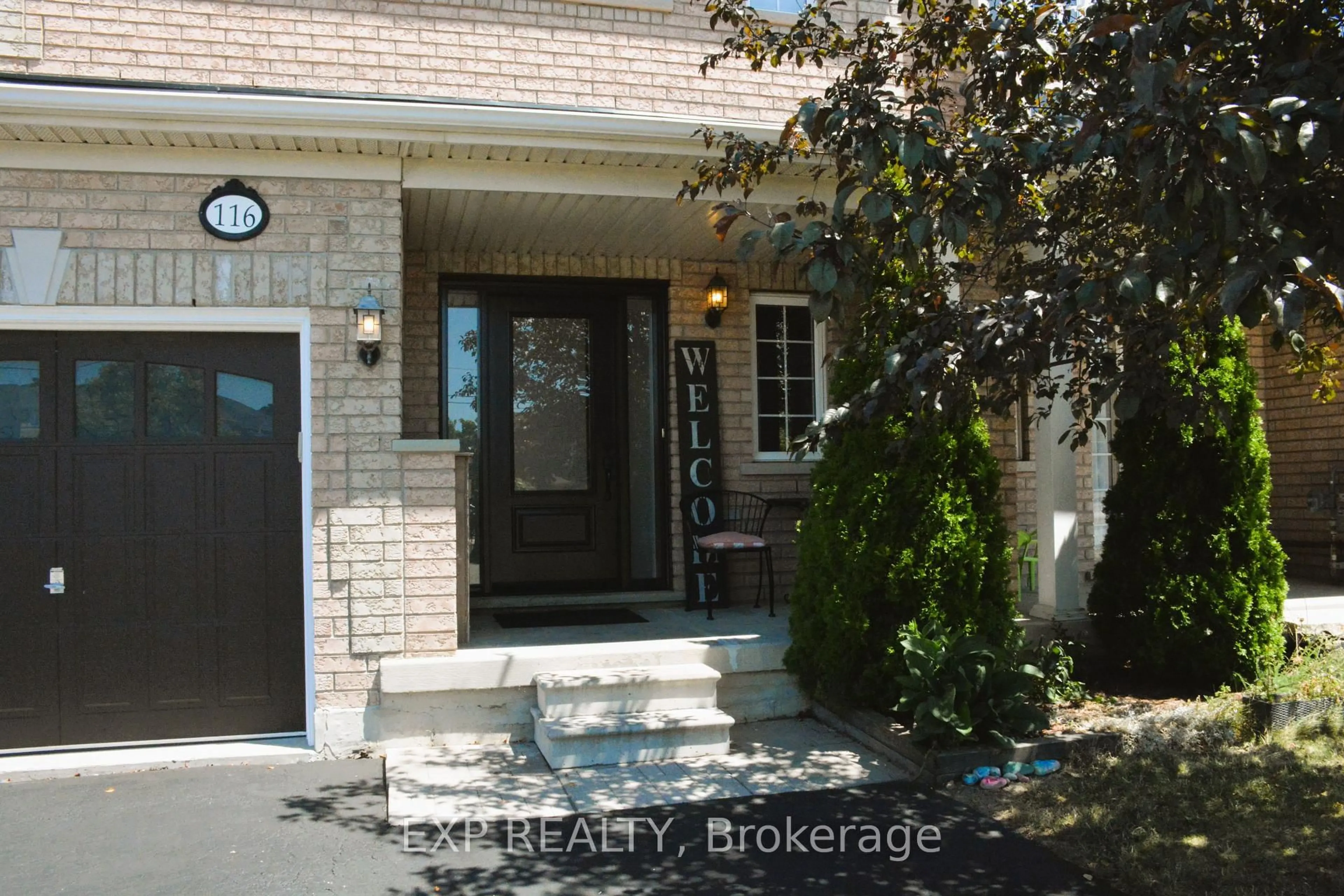 Indoor entryway for 116 Goldham Way, Halton Hills Ontario L7G 0C8