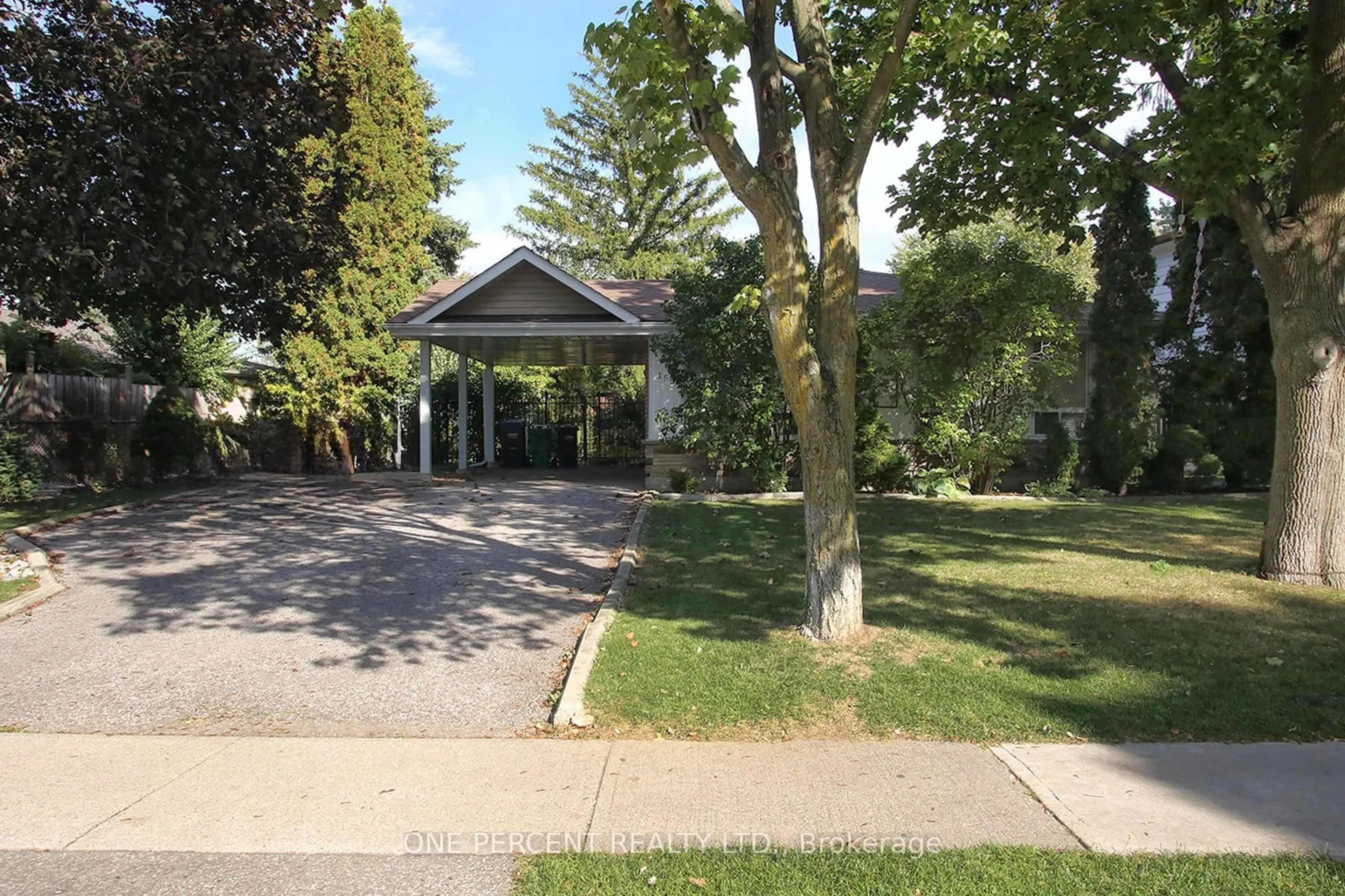 A pic from outside/outdoor area/front of a property/back of a property/a pic from drone, street for 155 Bartley Bull Pkwy, Brampton Ontario L6W 2K1