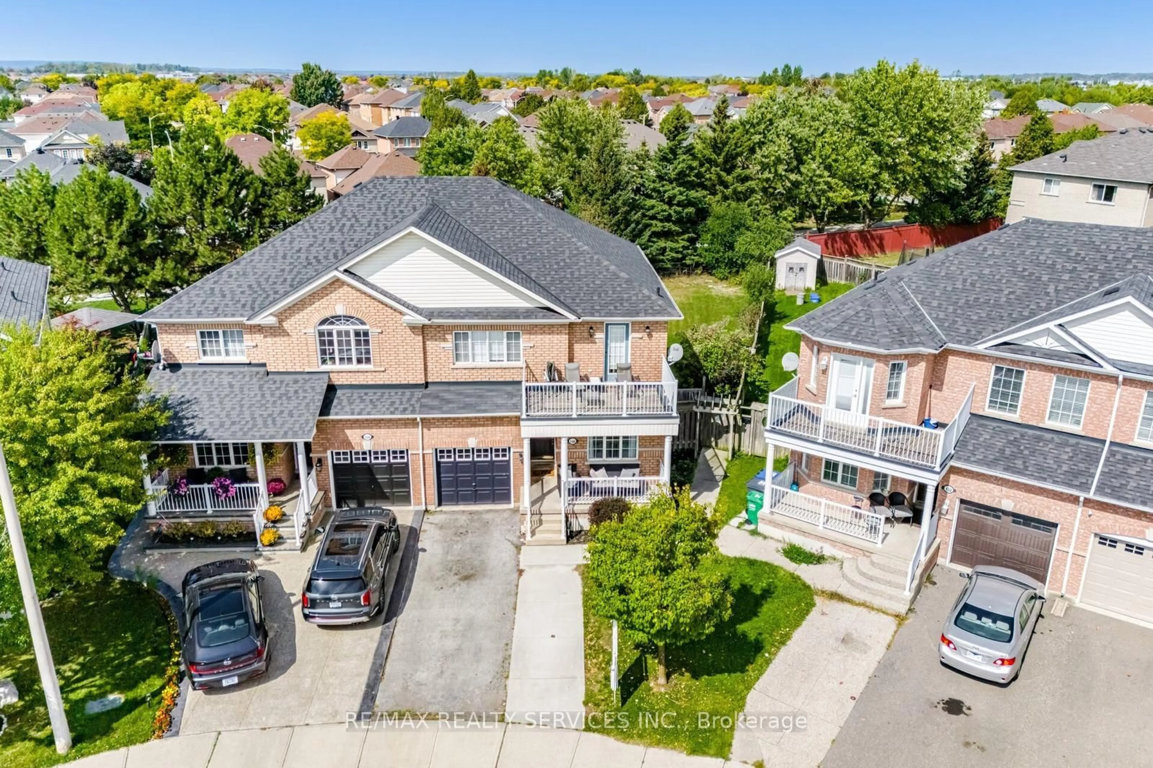 A pic from outside/outdoor area/front of a property/back of a property/a pic from drone, street for 130 Dells Cres, Brampton Ontario L7A 2X1