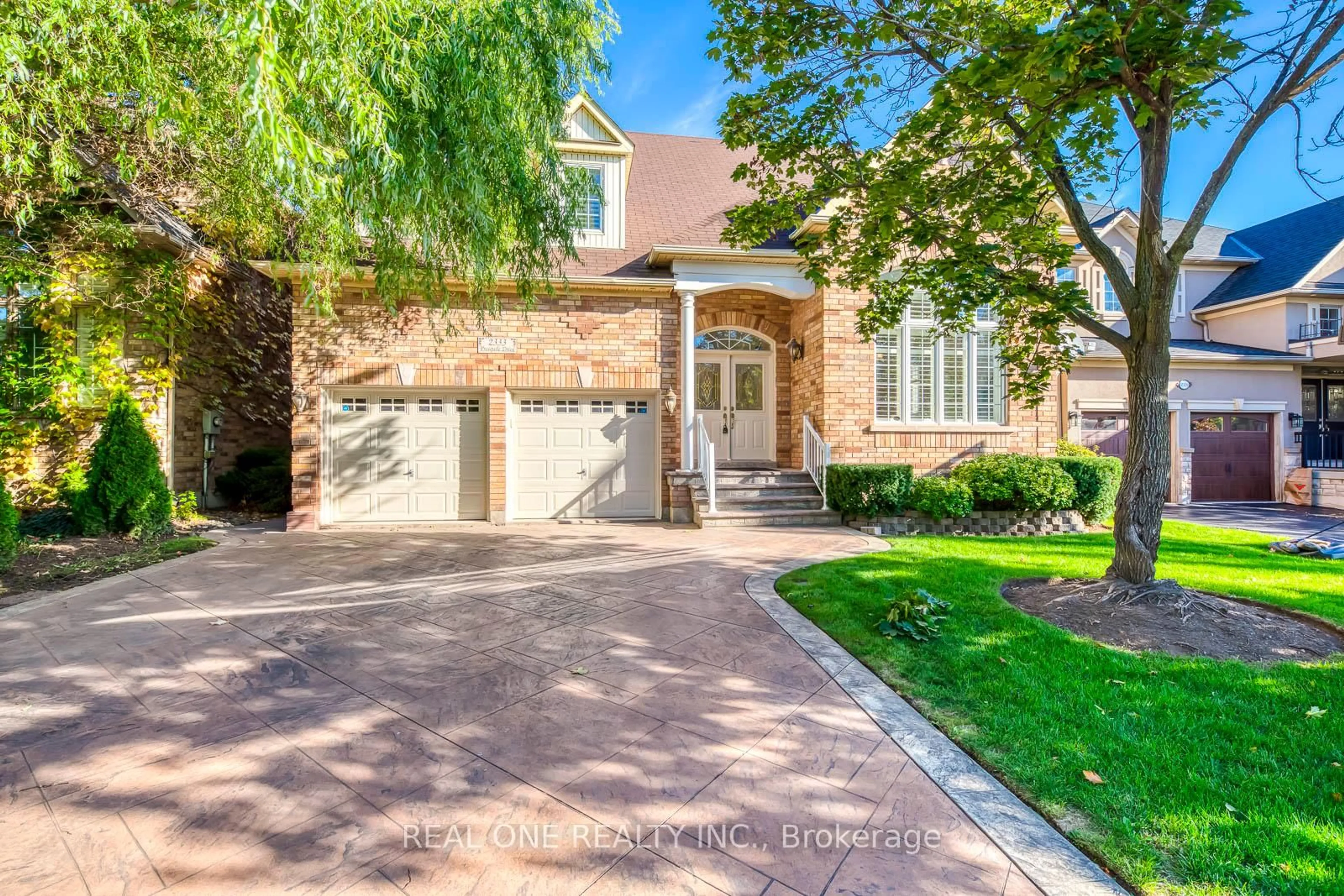 Home with brick exterior material, street for 2333 Presquile Dr, Oakville Ontario L6H 7J8