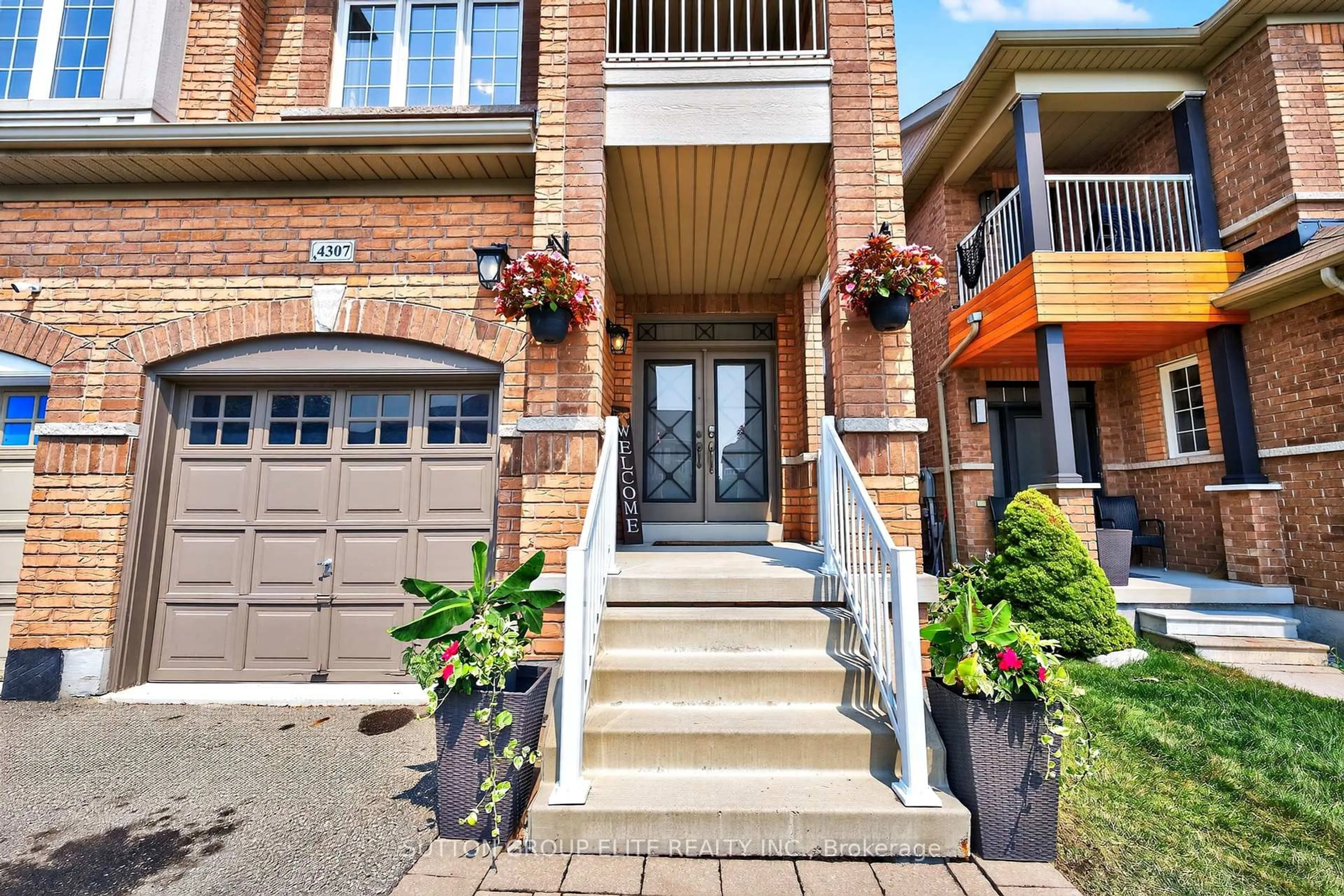 Home with brick exterior material, street for 4307 Trail Blazer Way, Mississauga Ontario L5R 0A9