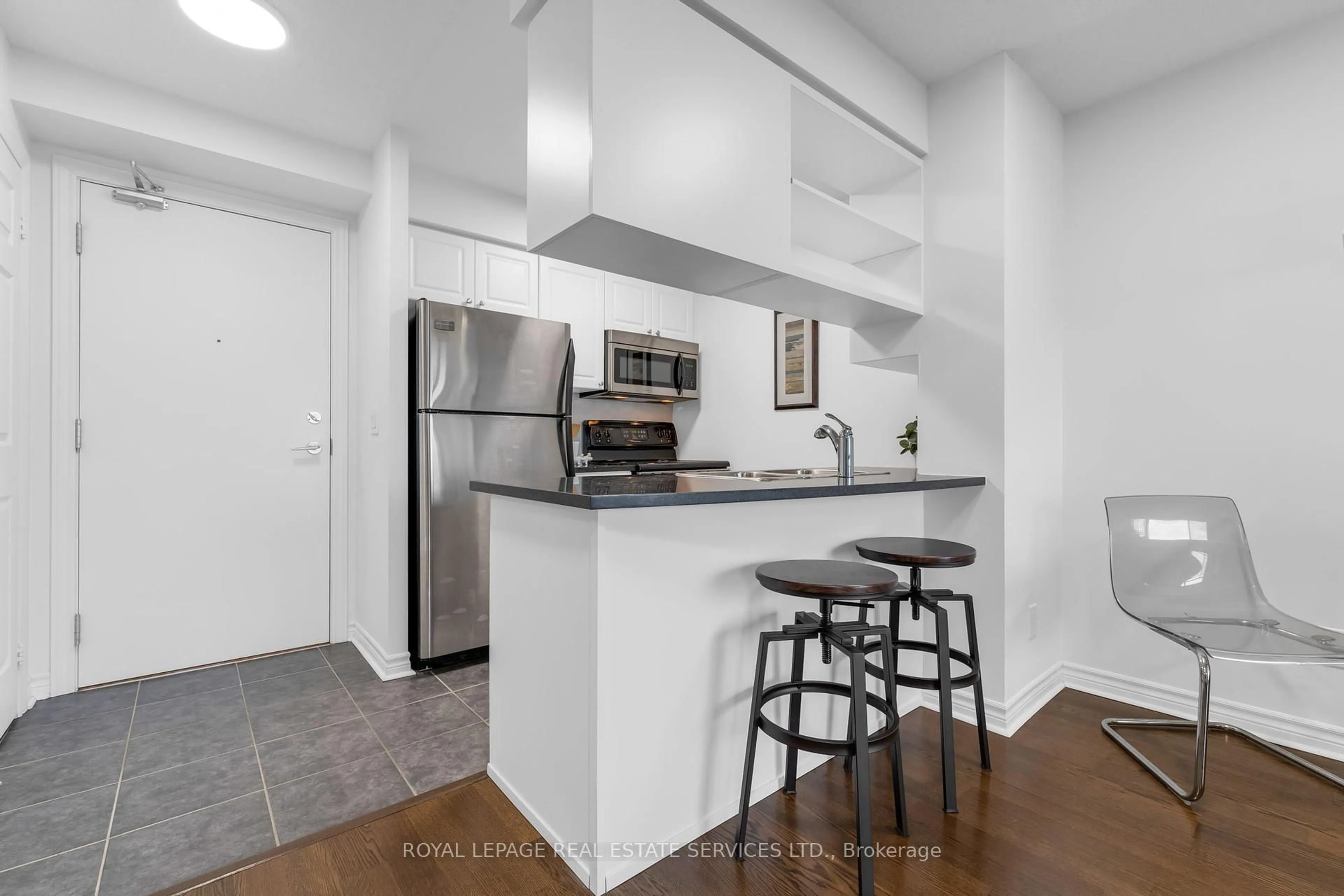 Standard kitchen, unknown for 2379 Central Park Dr #708, Oakville Ontario L6H 0E4