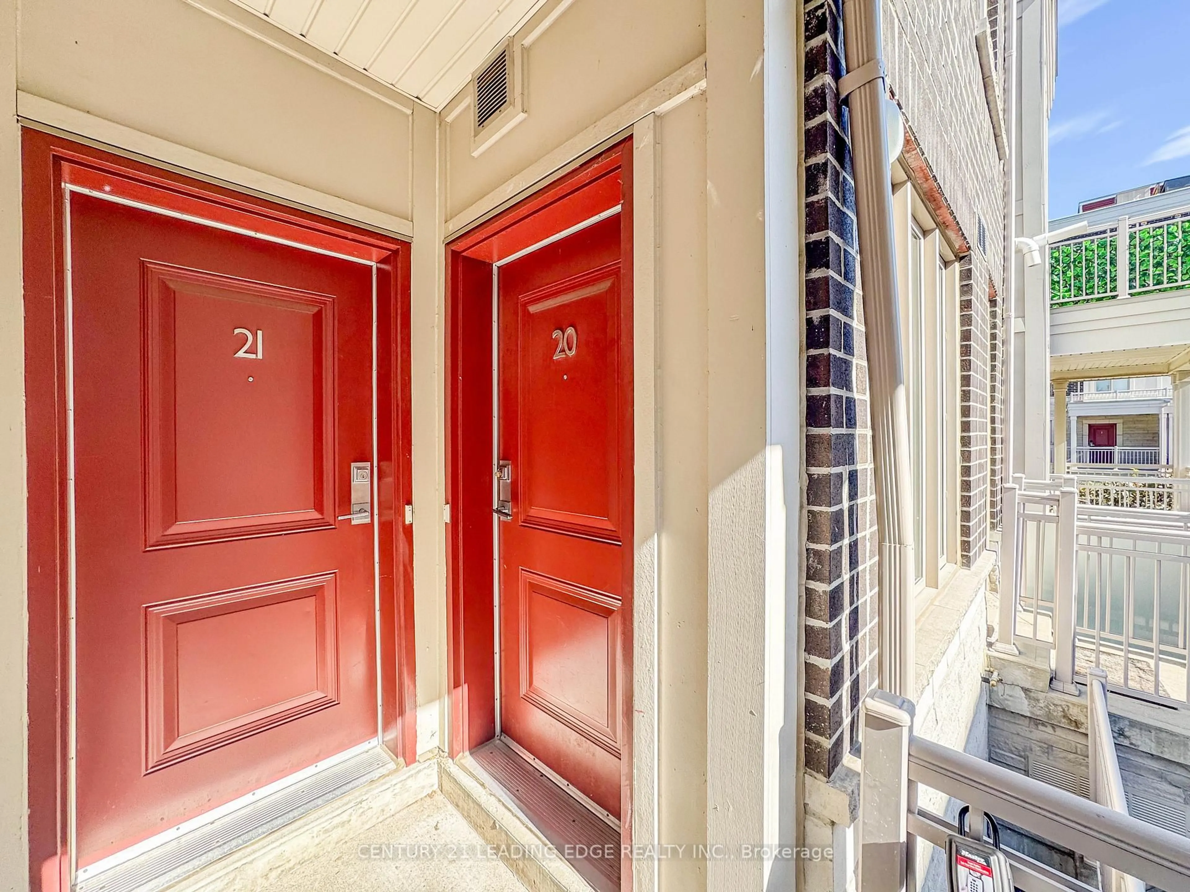 Indoor foyer for 140 Long Branch Ave #20, Toronto Ontario M8W 0B1
