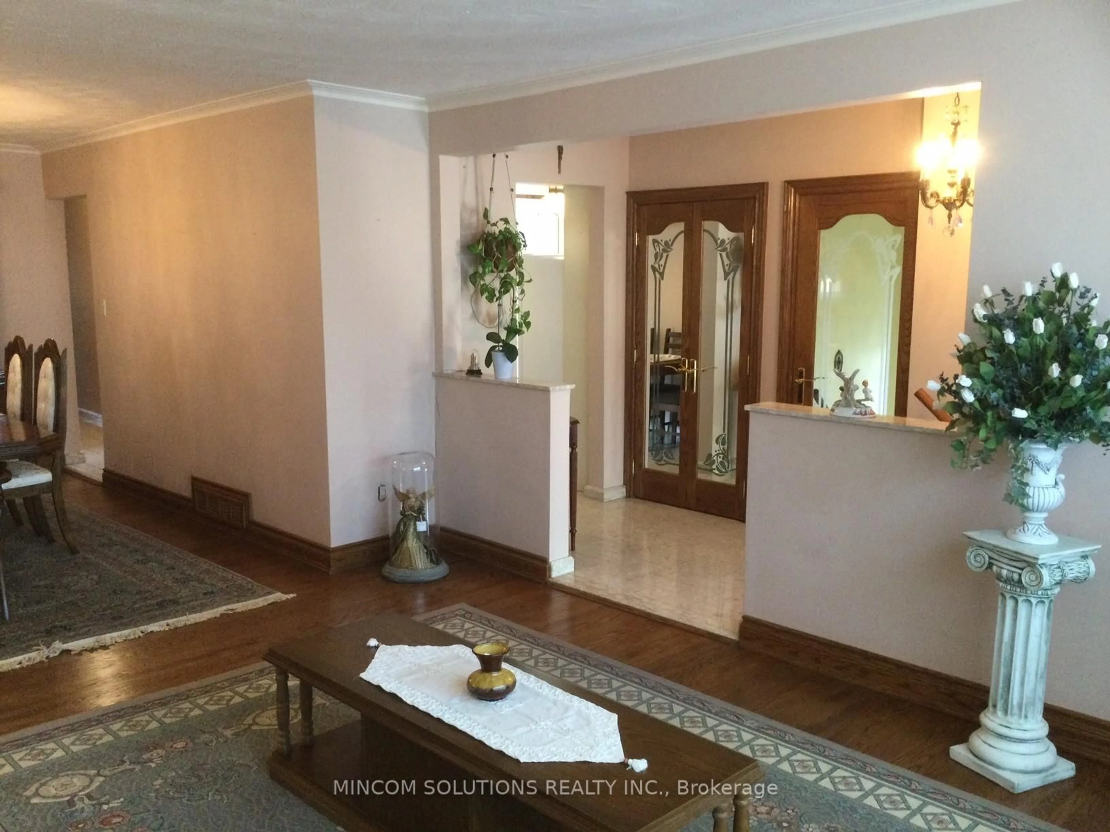 Indoor foyer for 167 Kingsview Blvd, Toronto Ontario M9R 1V7