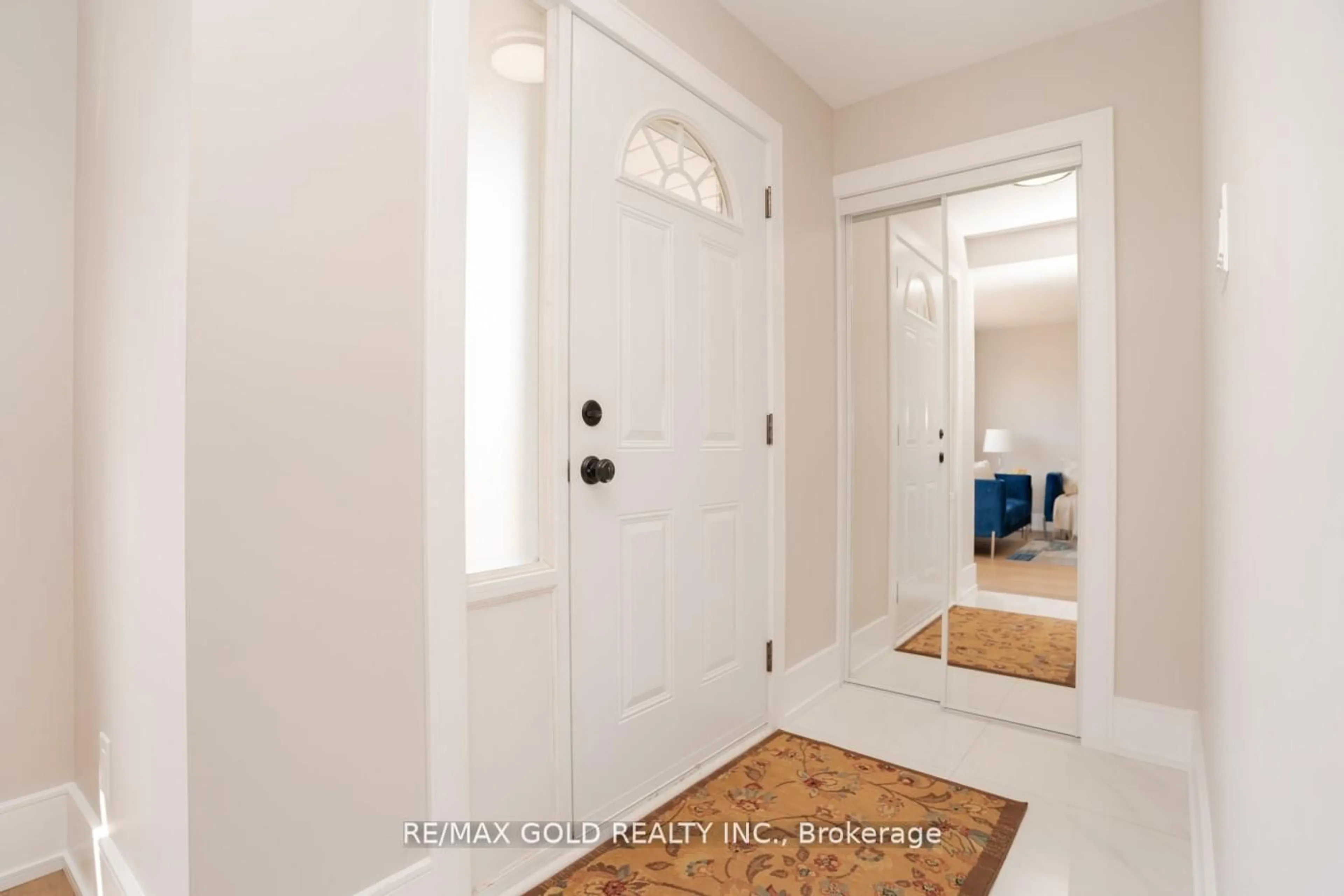 Indoor entryway for 41 Danesbury Cres, Brampton Ontario L6T 1T2
