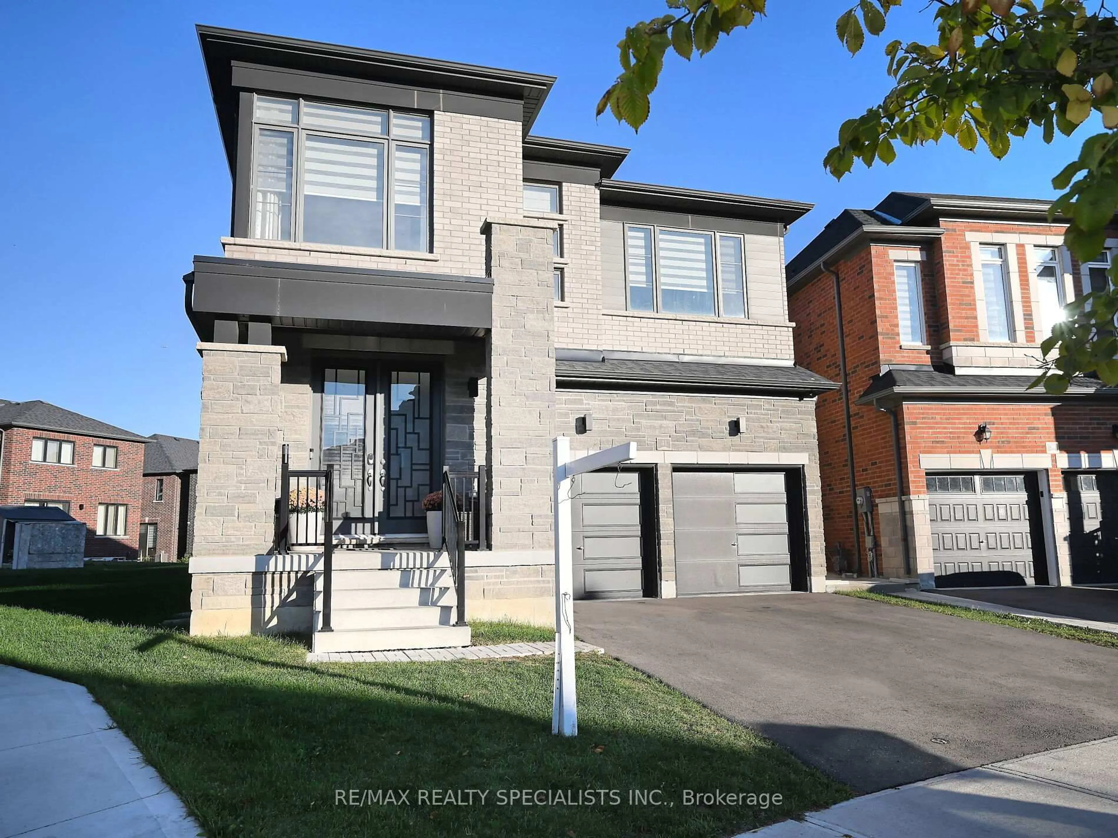 Home with brick exterior material, street for 41 Calabria Dr, Caledon Ontario L7C 4L2