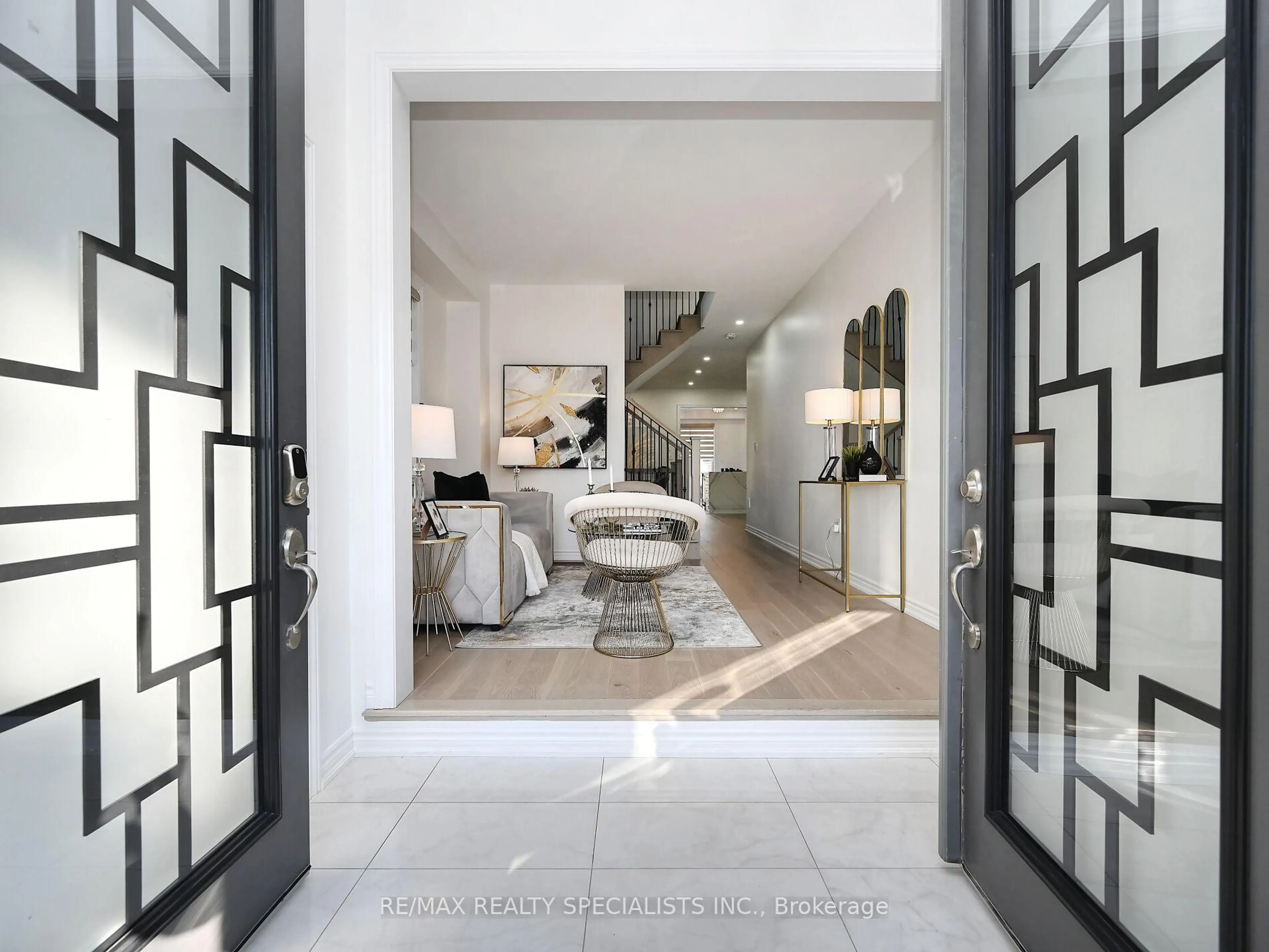Indoor entryway for 41 Calabria Dr, Caledon Ontario L7C 4L2