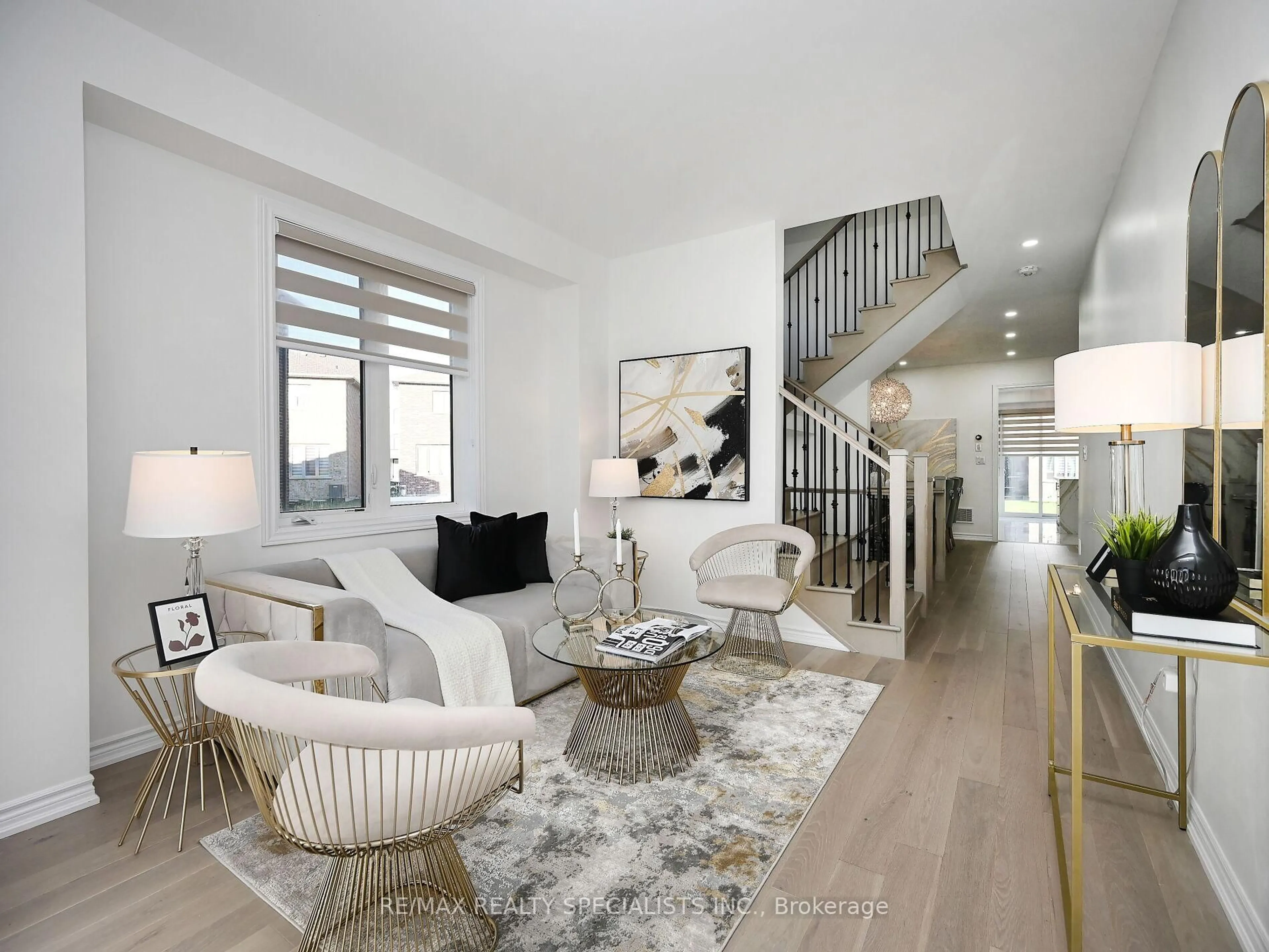 Living room with furniture, unknown for 41 Calabria Dr, Caledon Ontario L7C 4L2