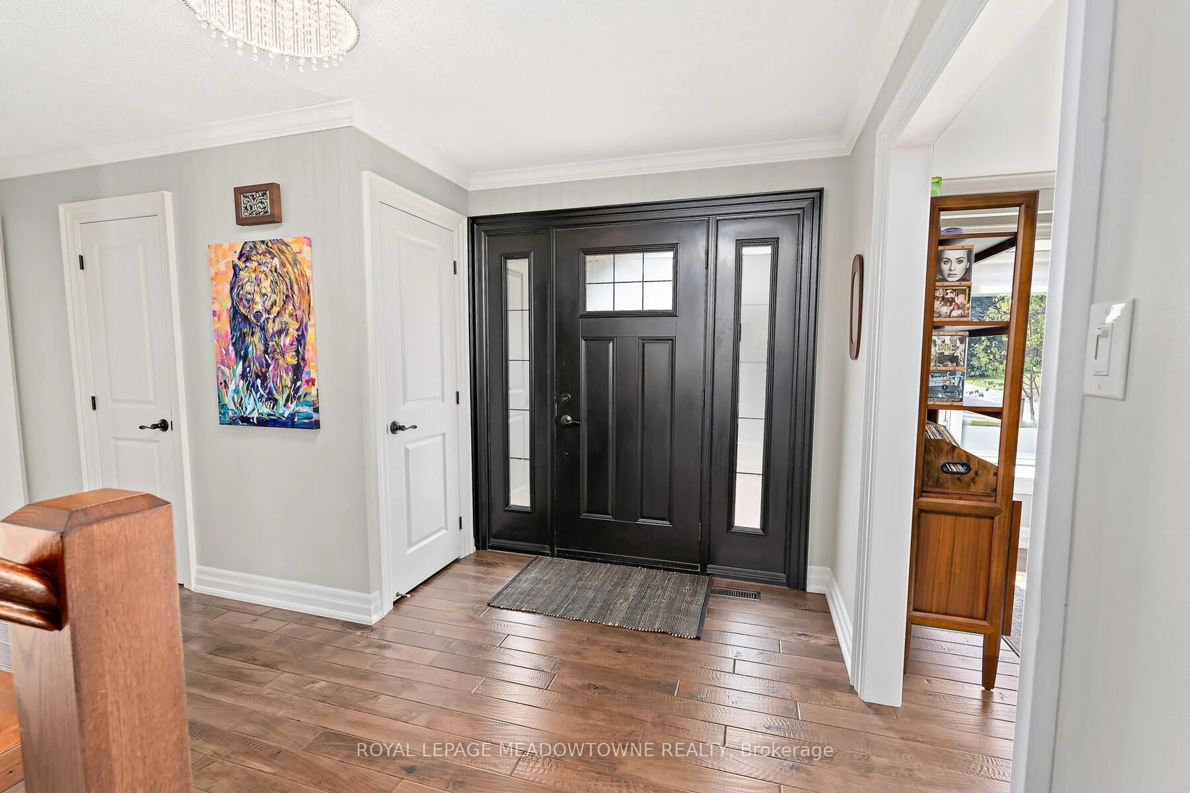Indoor entryway for 25 Hillside Dr, Halton Hills Ontario L7G 4W2