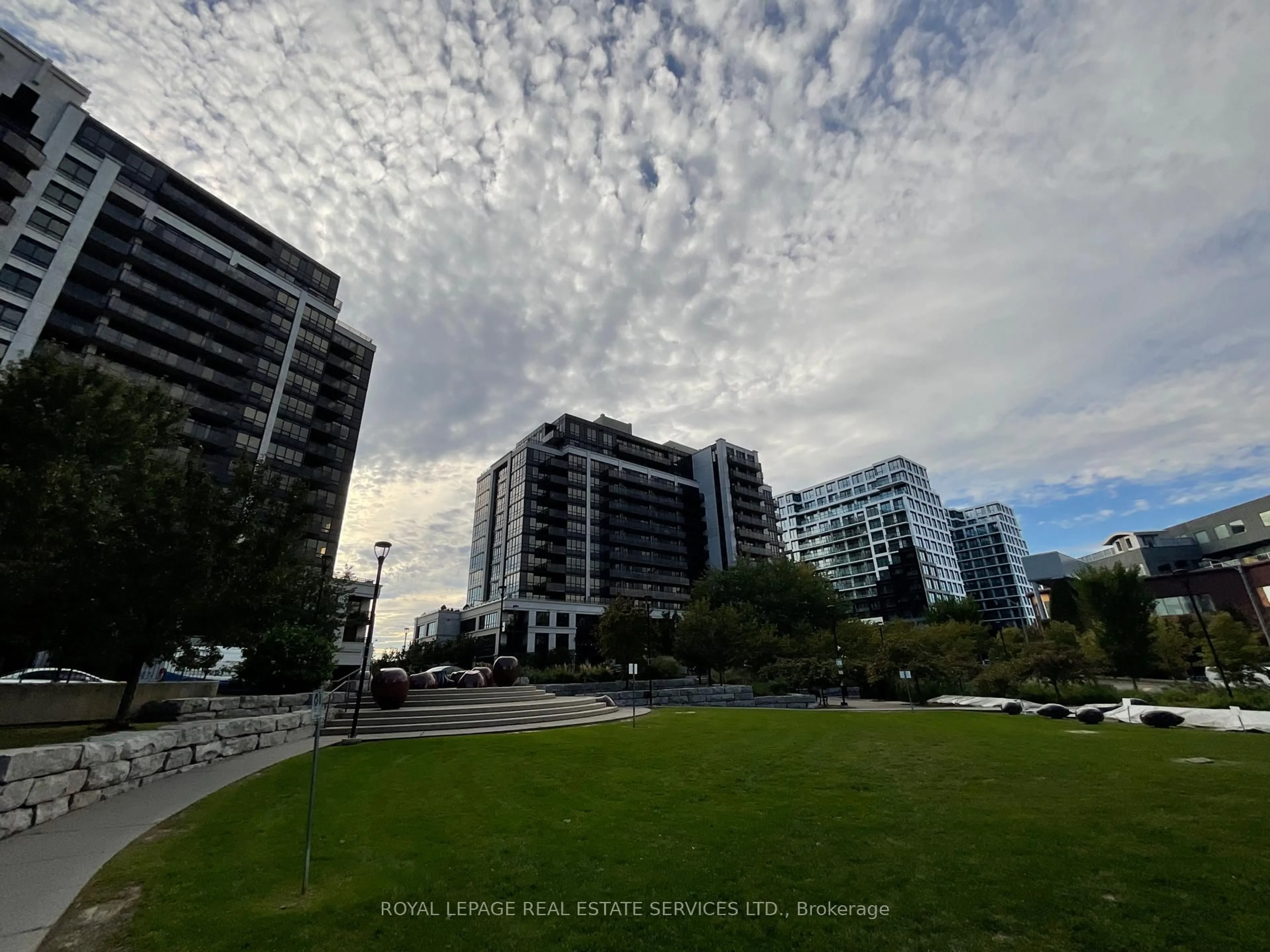 Blurry image for 55 De Boers Dr #1203, Toronto Ontario M3J 0G5