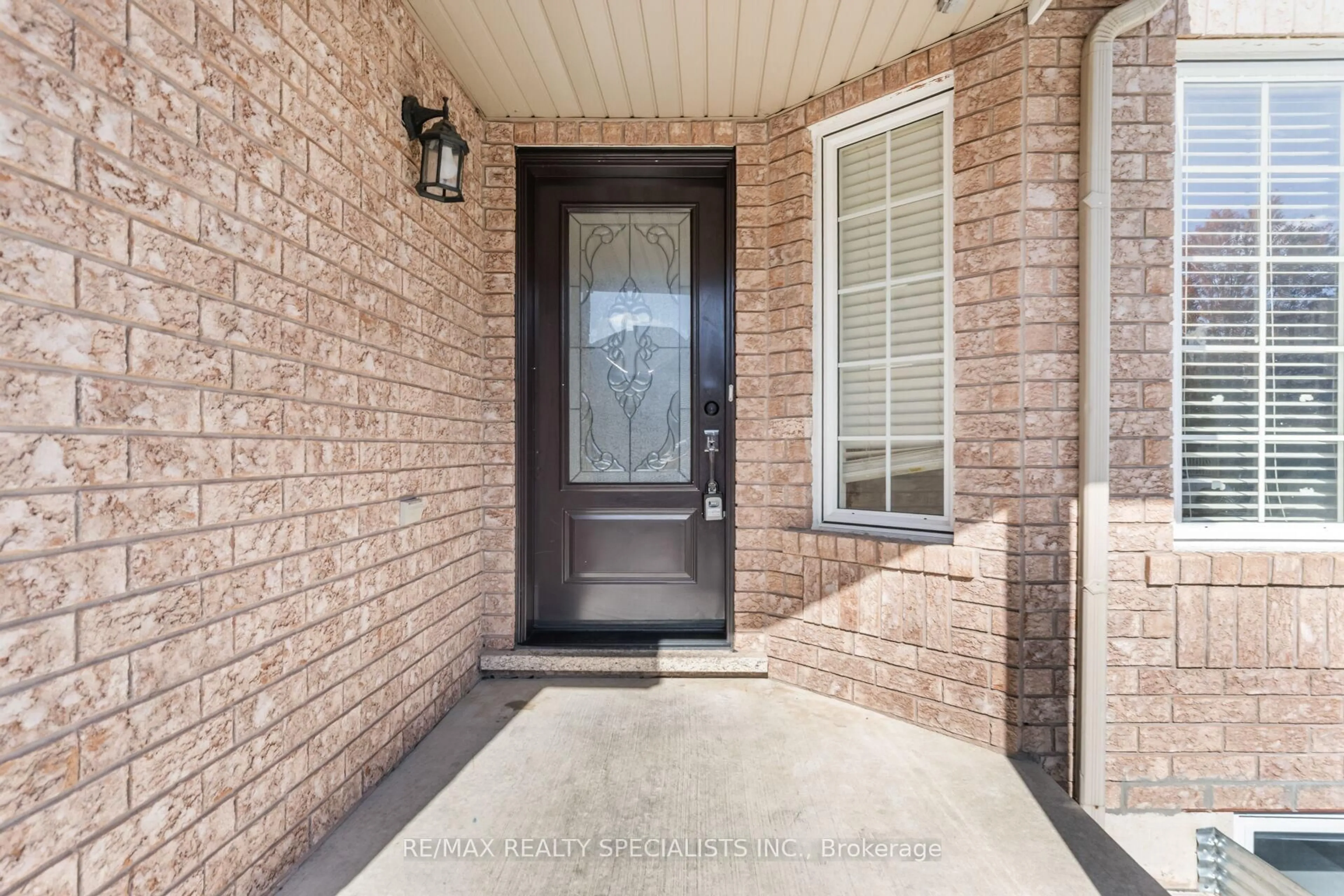 Indoor entryway for 13 Degrassi Cove Circ, Brampton Ontario L6X 0N7