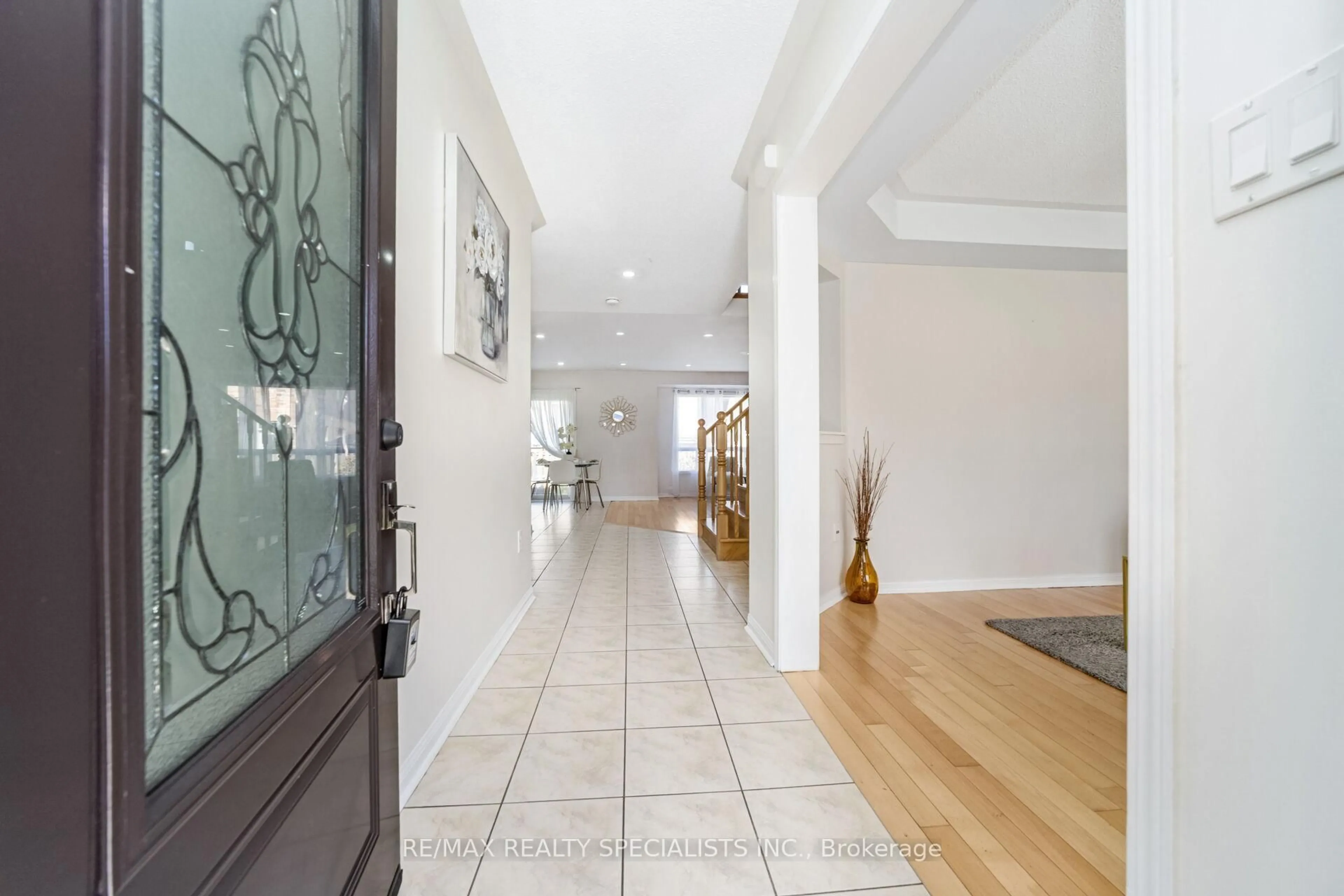 Indoor foyer for 13 Degrassi Cove Circ, Brampton Ontario L6X 0N7