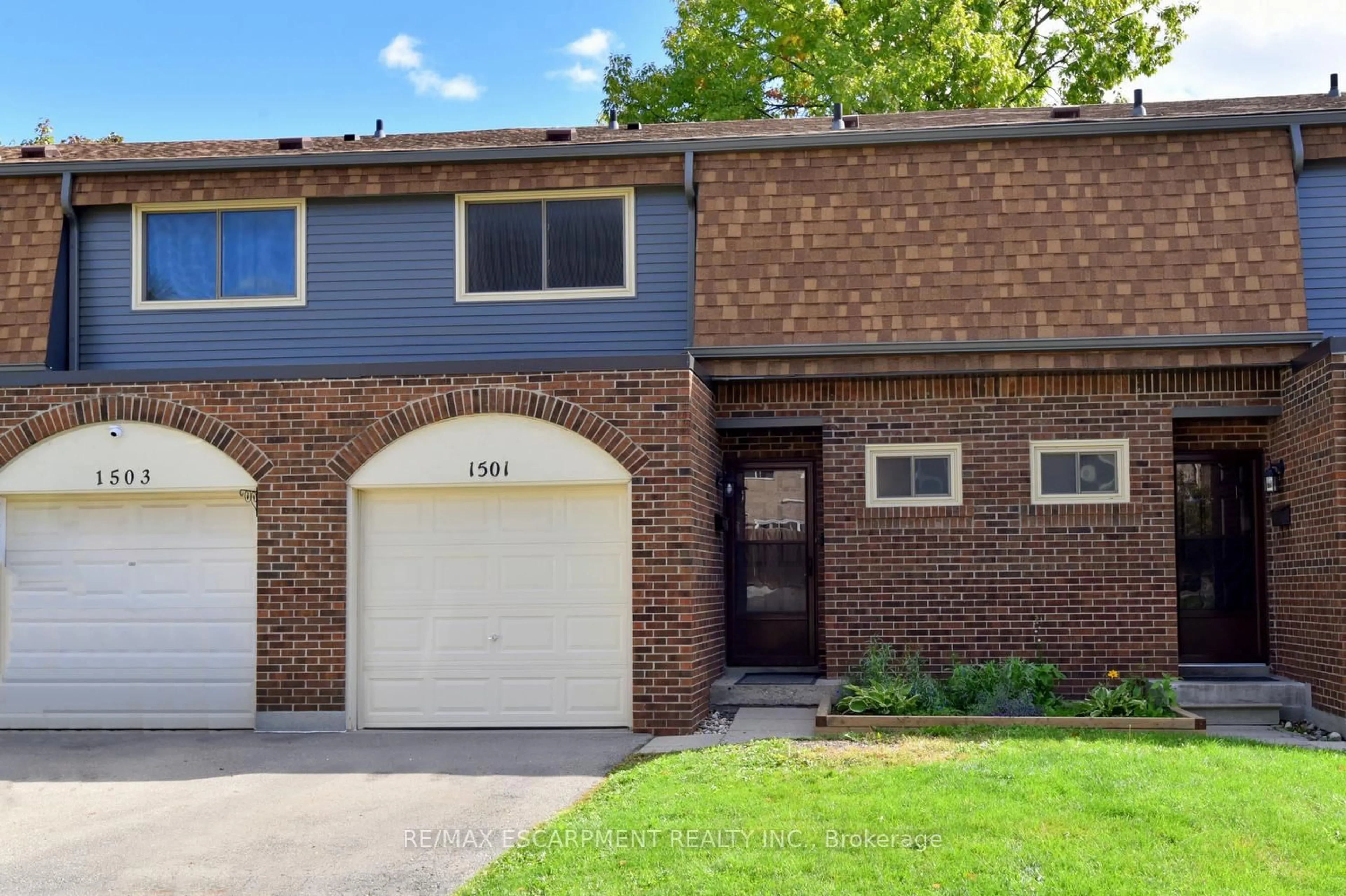 Home with brick exterior material, street for 1501 Ester Dr, Burlington Ontario L7P 1L5