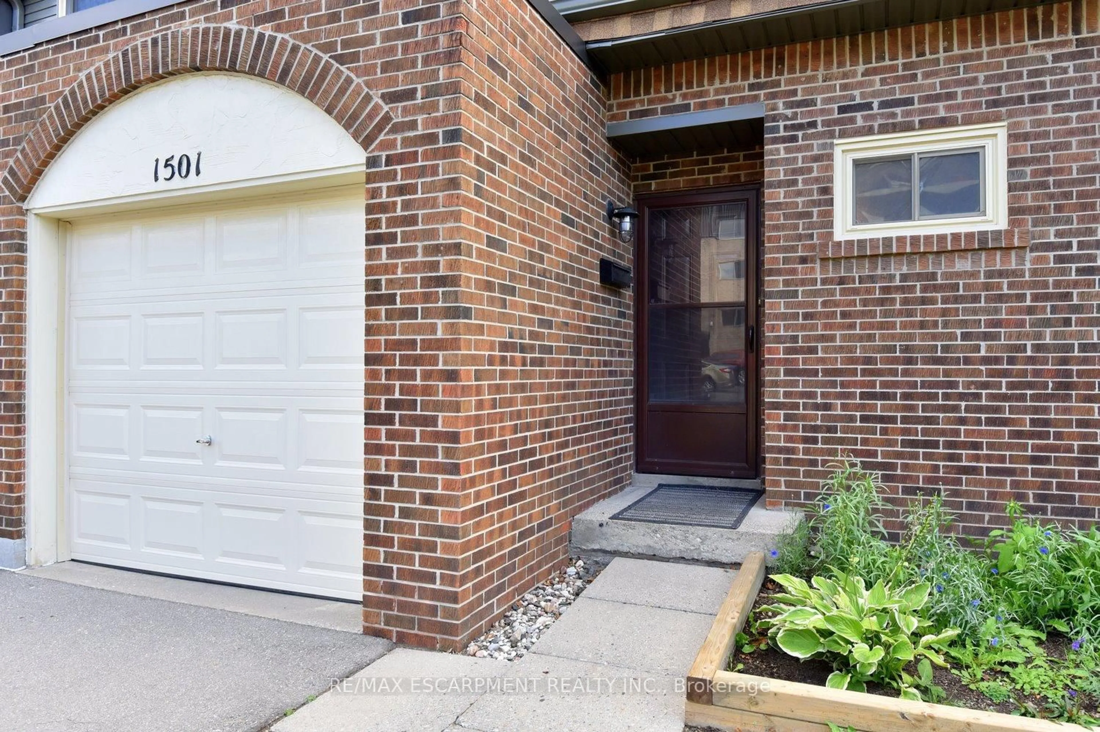 Home with brick exterior material, street for 1501 Ester Dr, Burlington Ontario L7P 1L5