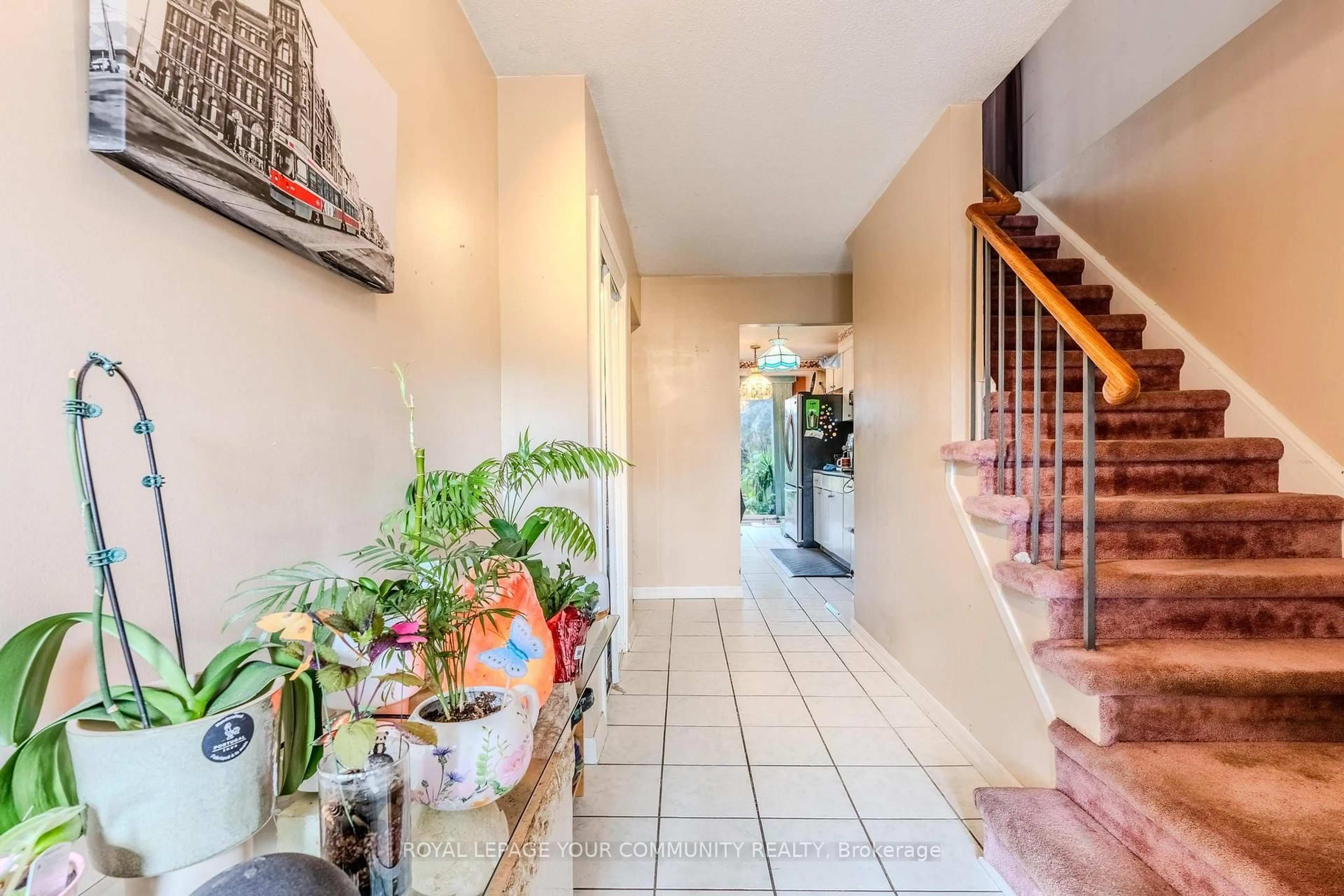 Indoor entryway for 713 Ashburnha Pl, Mississauga Ontario L5C 3W5