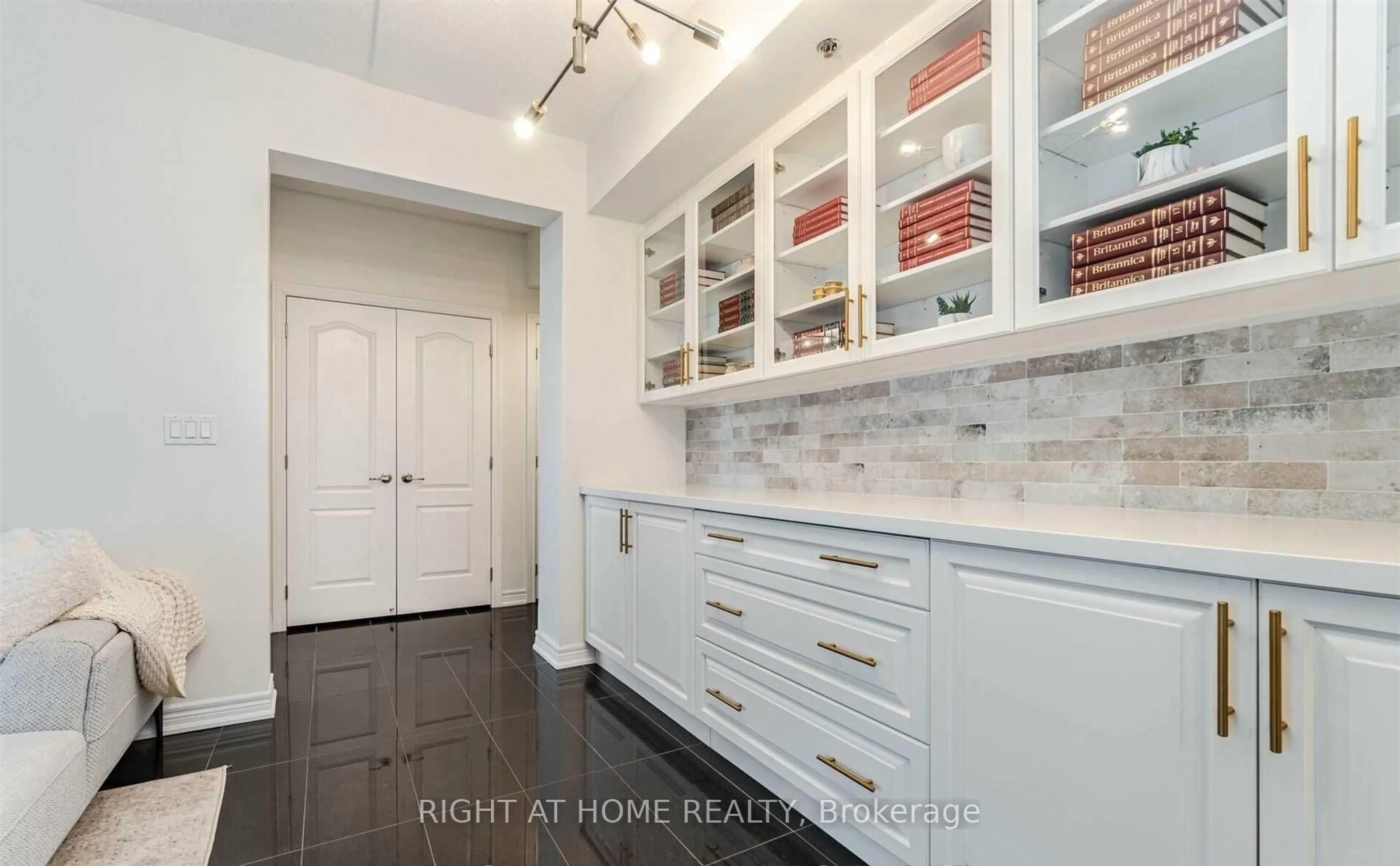 Contemporary kitchen, ceramic/tile floor for 1421 Costigan Rd #512, Milton Ontario L9T 0Y7