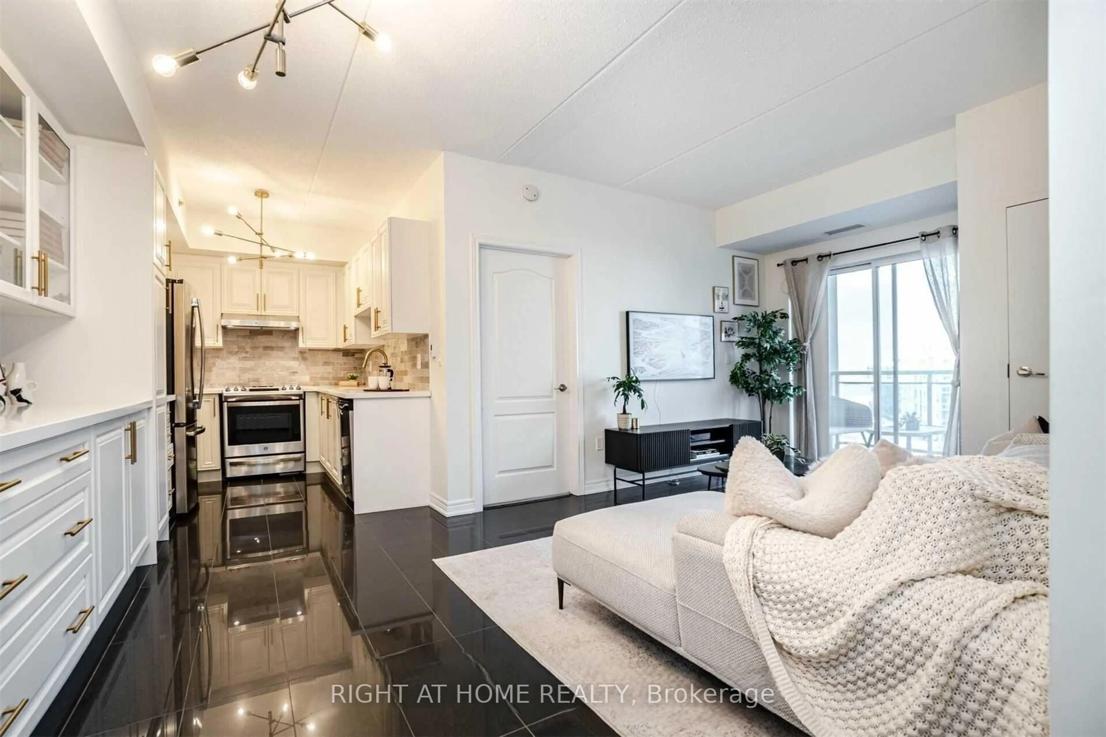 Open concept kitchen, unknown for 1421 Costigan Rd #512, Milton Ontario L9T 0Y7