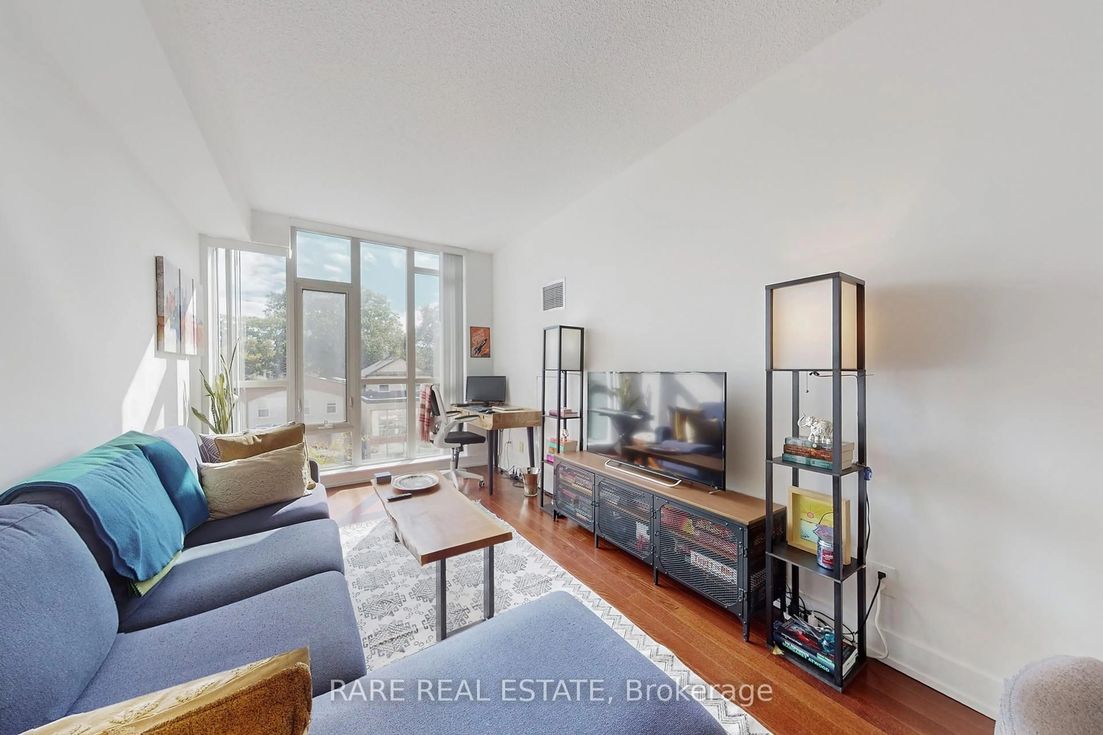Living room with furniture, unknown for 1638 Bloor St #402, Toronto Ontario M6P 0A6
