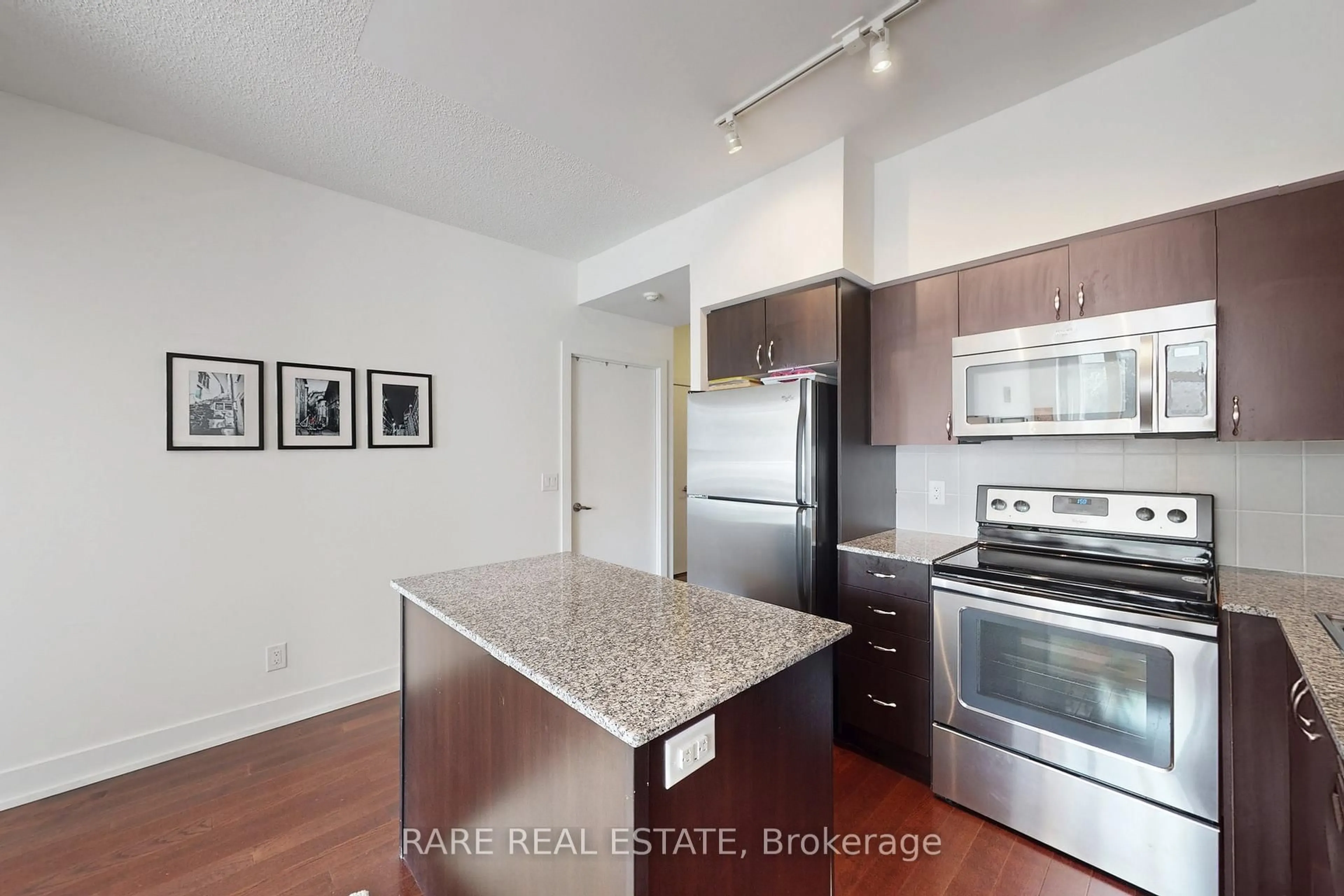 Standard kitchen, unknown for 1638 Bloor St #402, Toronto Ontario M6P 0A6