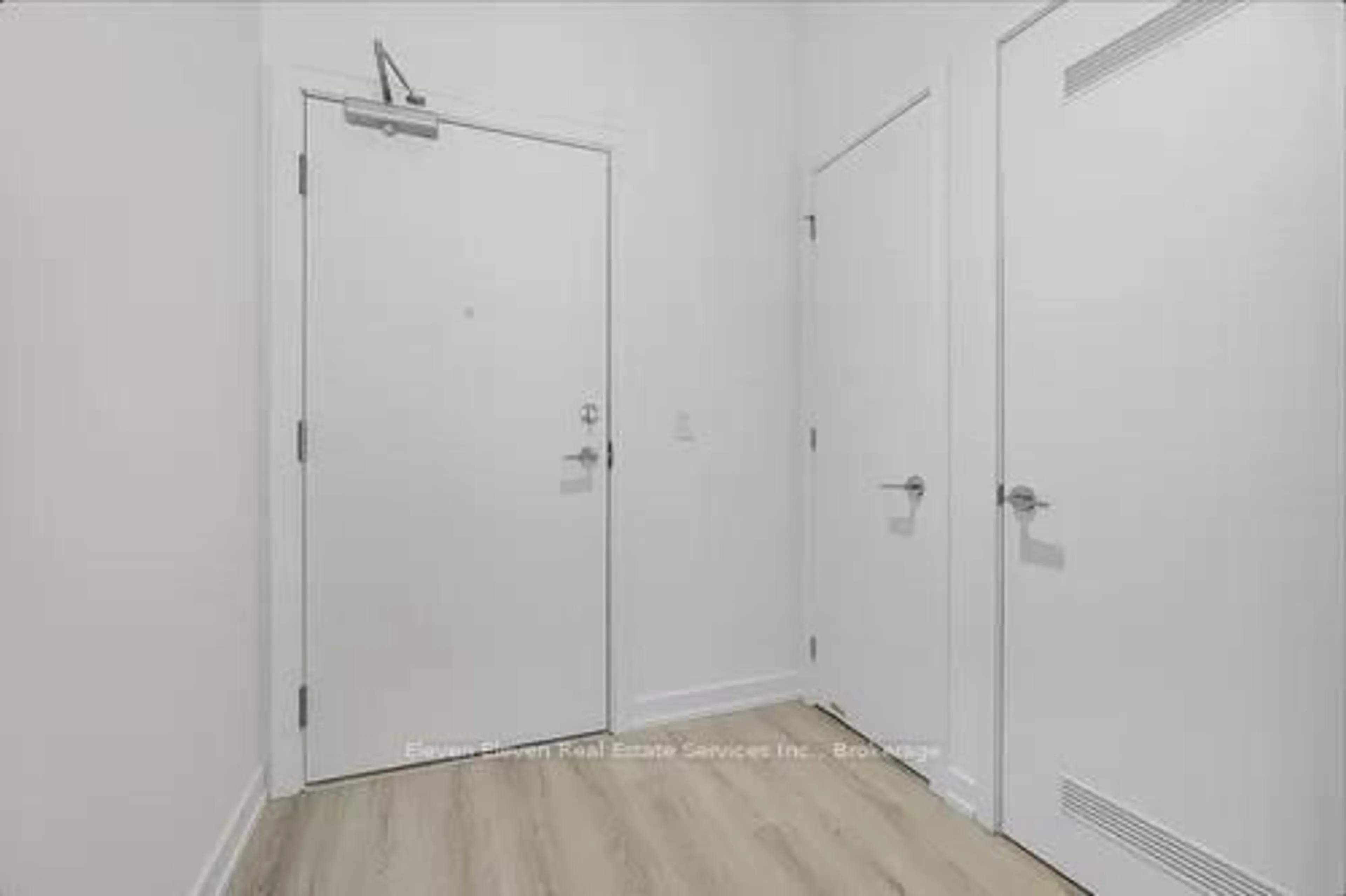 Indoor entryway for 722 Marlee Abby #104, Toronto Ontario M6B 3J7