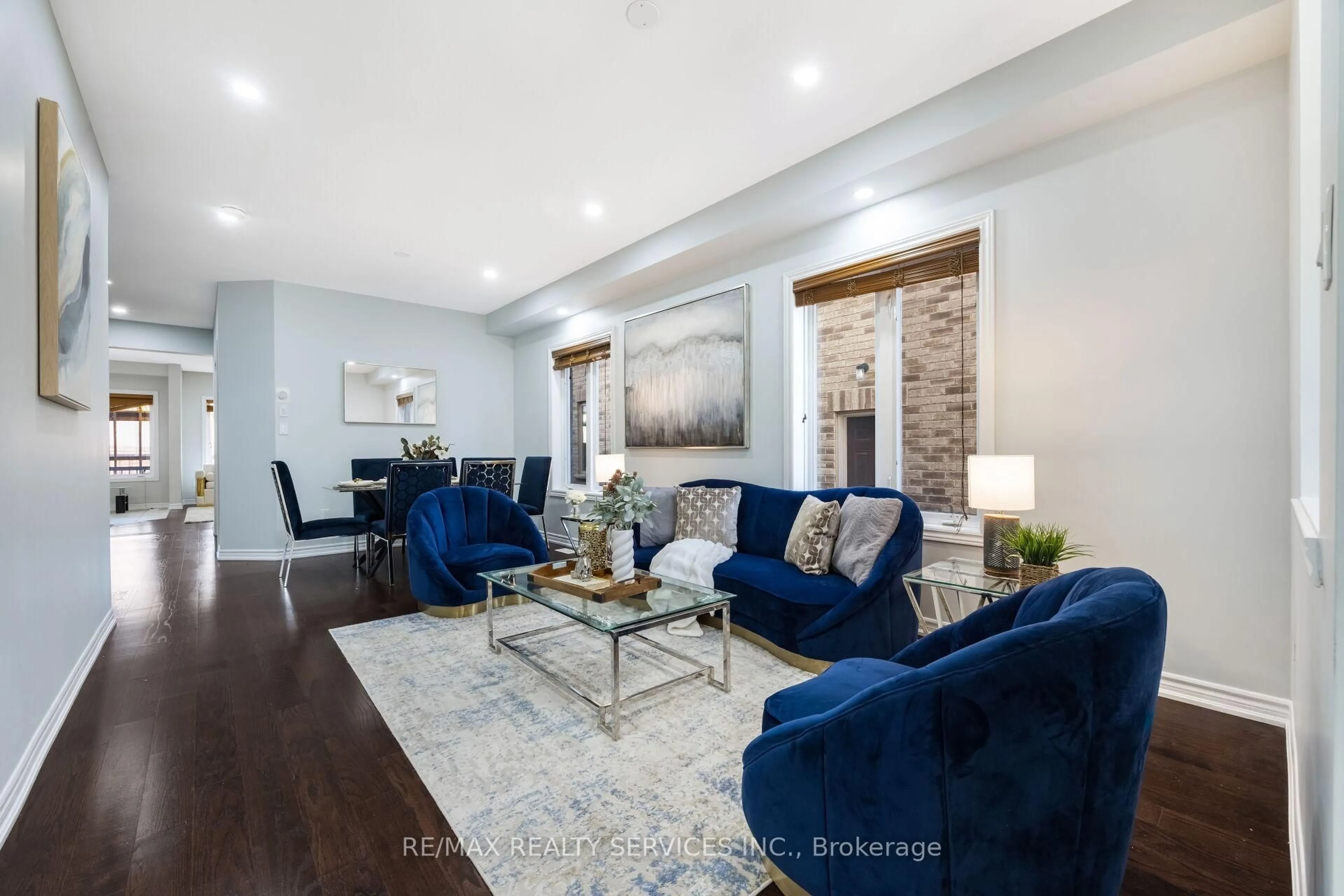 Living room with furniture, unknown for 21 Magical Rd, Brampton Ontario L7A 4P8