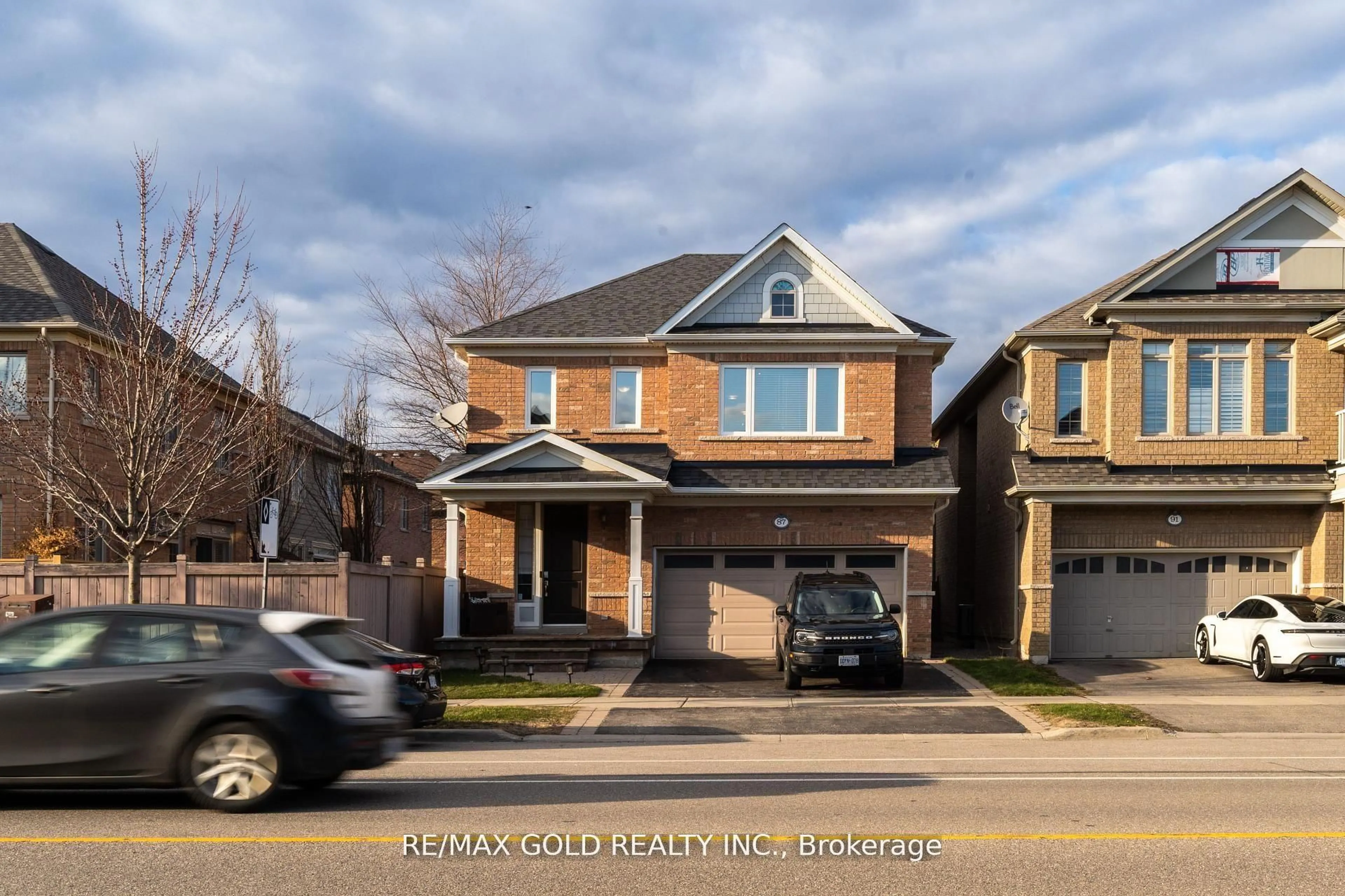 Home with brick exterior material, street for 87 Scott Blvd, Milton Ontario L9T 0S3
