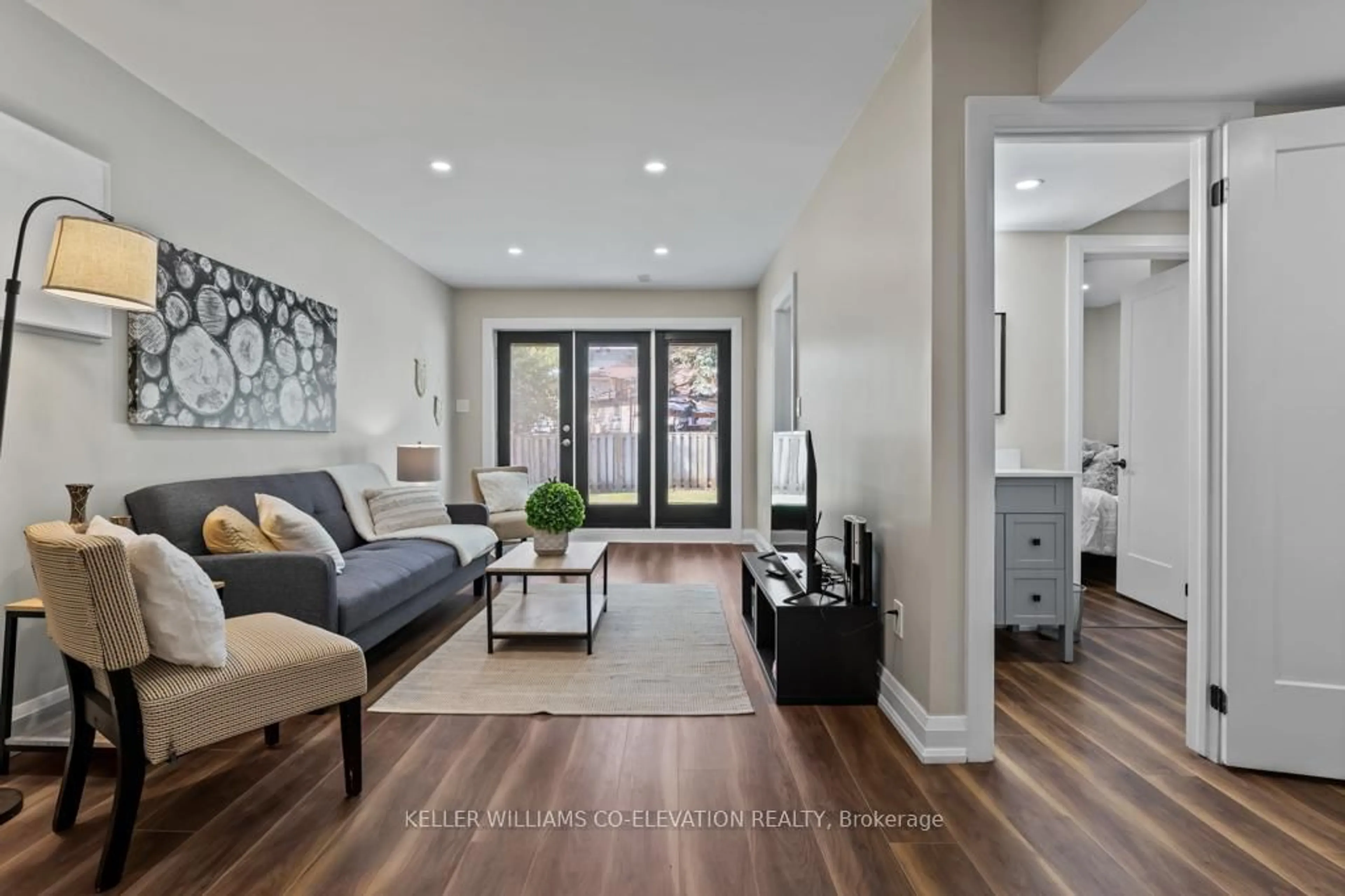 Living room with furniture, unknown for 1555 Newlands Cres, Burlington Ontario L7M 1P1