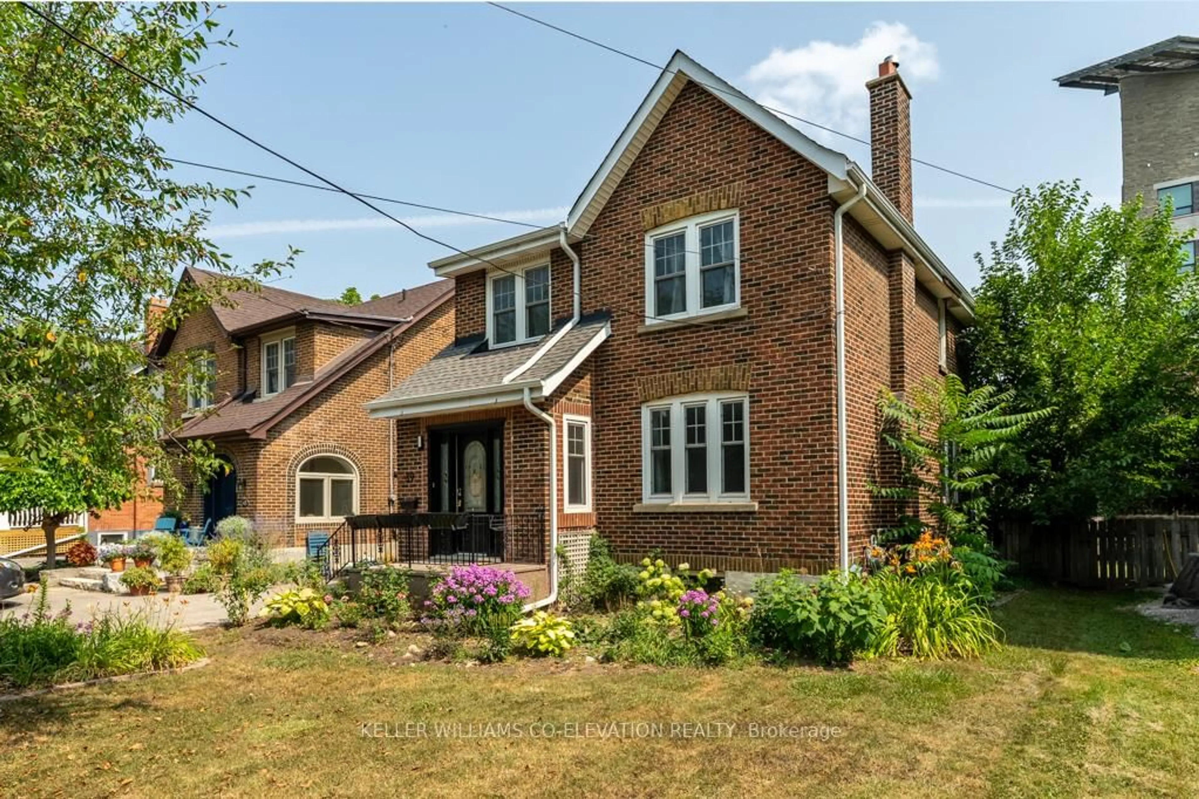 Home with brick exterior material, street for 39 Court St, Milton Ontario L9T 2S2