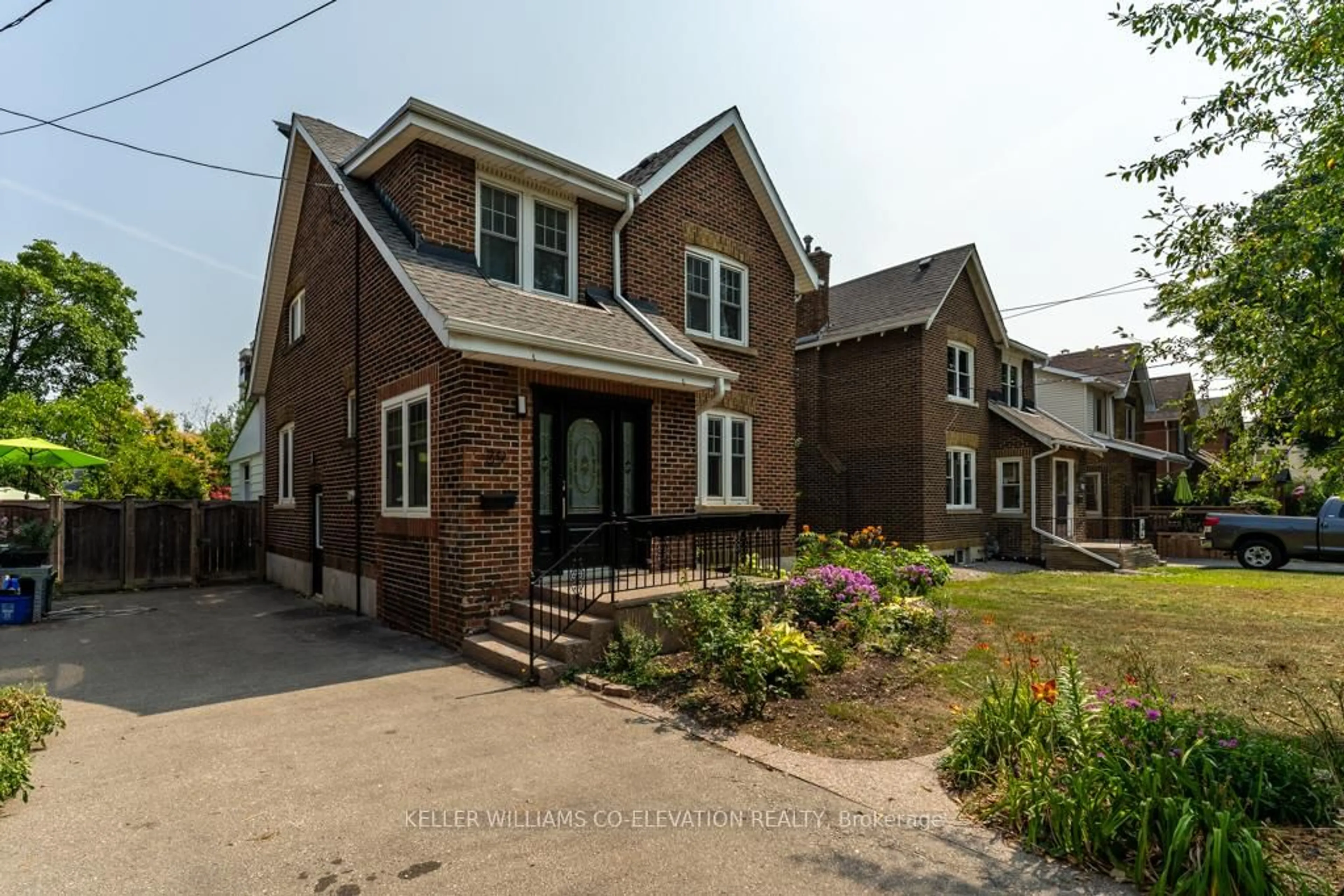 Home with brick exterior material, street for 39 Court St, Milton Ontario L9T 2S2