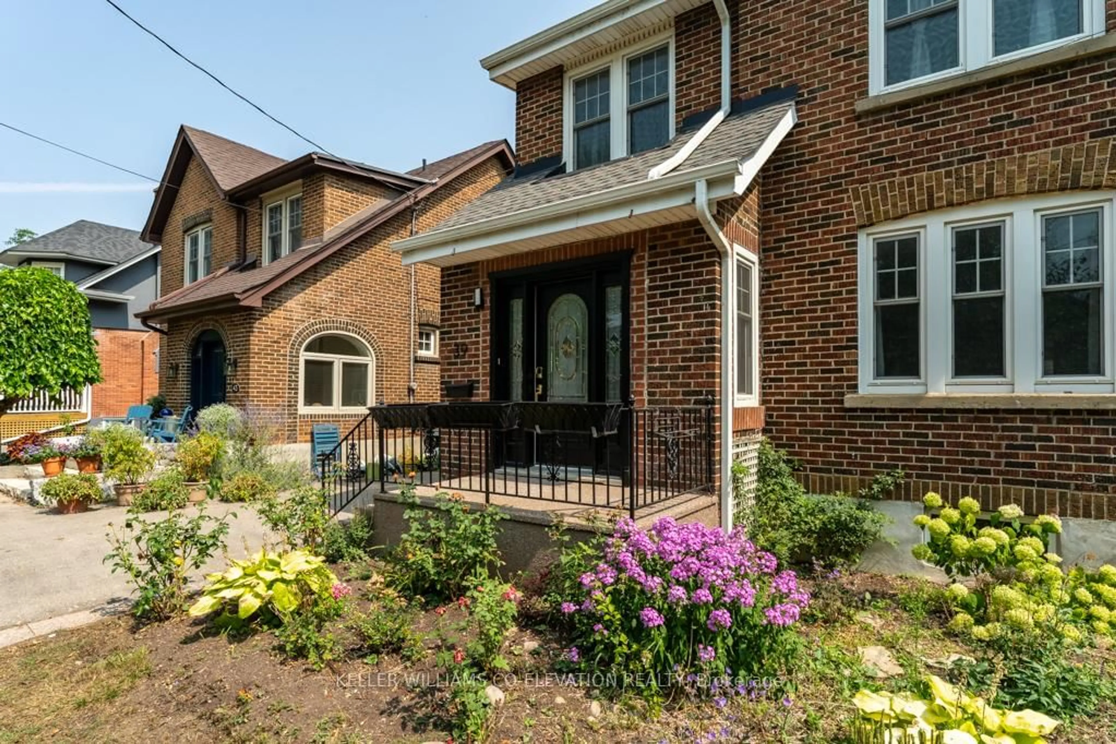 Home with brick exterior material, street for 39 Court St, Milton Ontario L9T 2S2