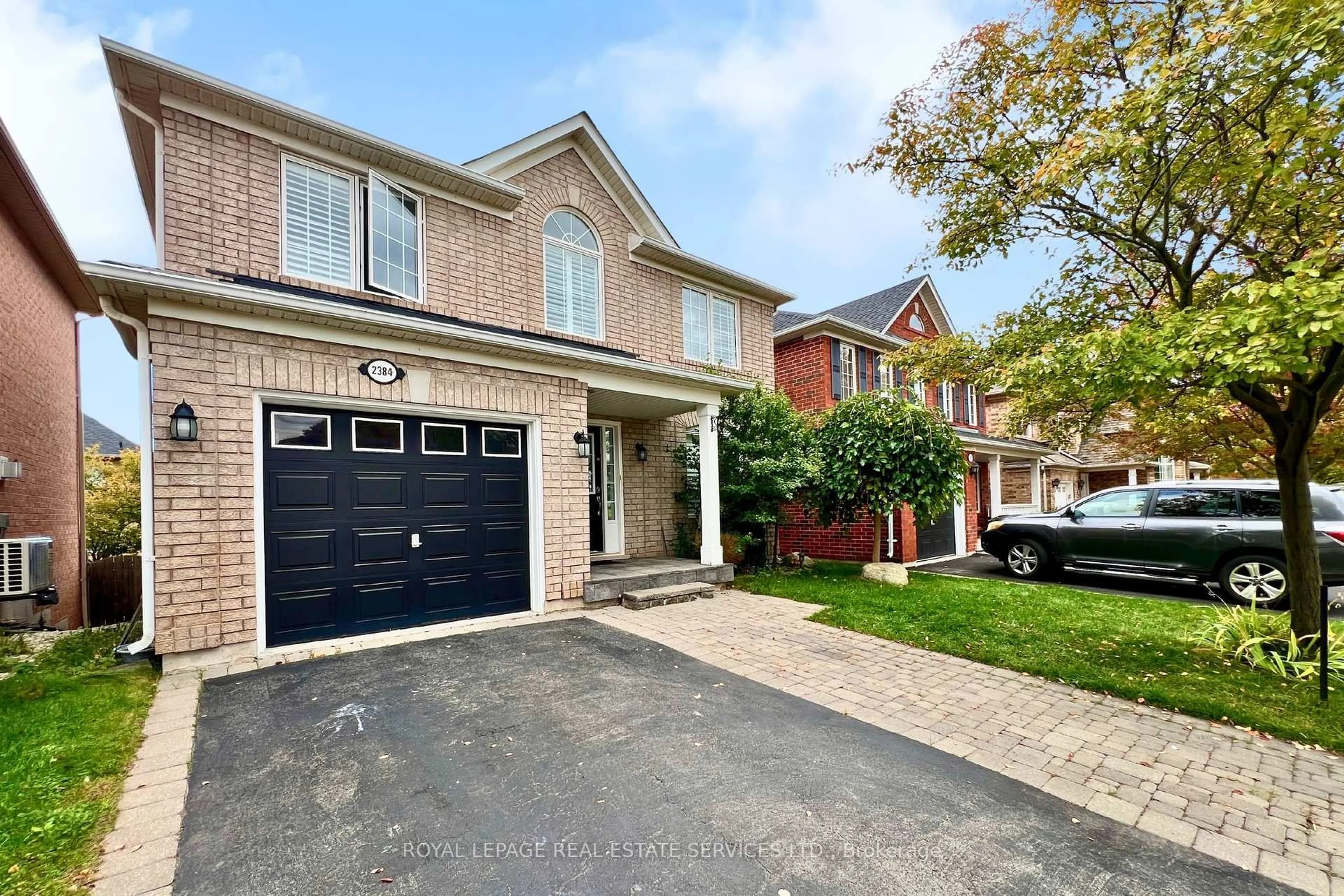 Home with brick exterior material, street for 2384 Hollybrook Dr, Oakville Ontario L6M 4S8